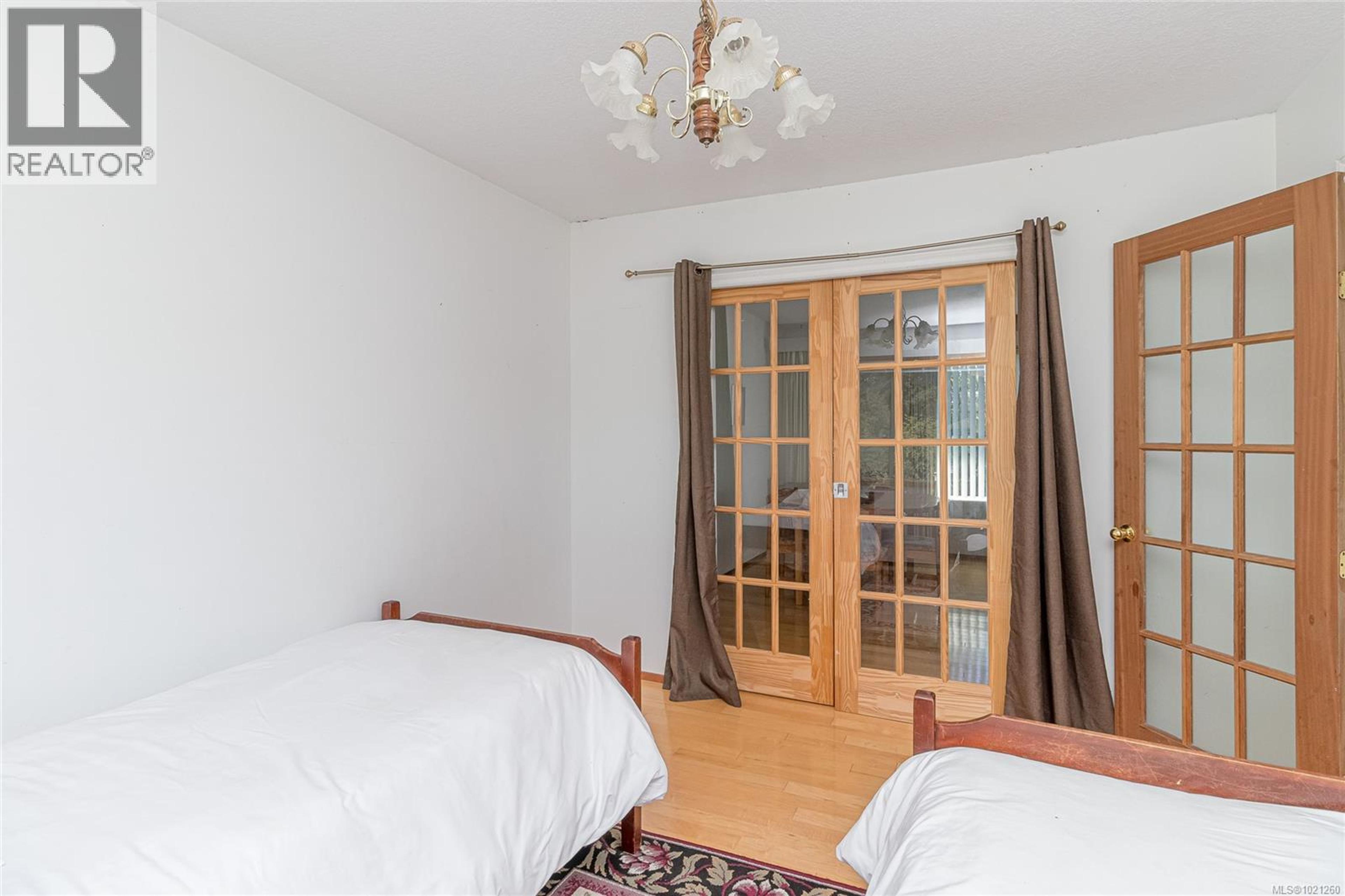 9975 VICTORIA RD - 32