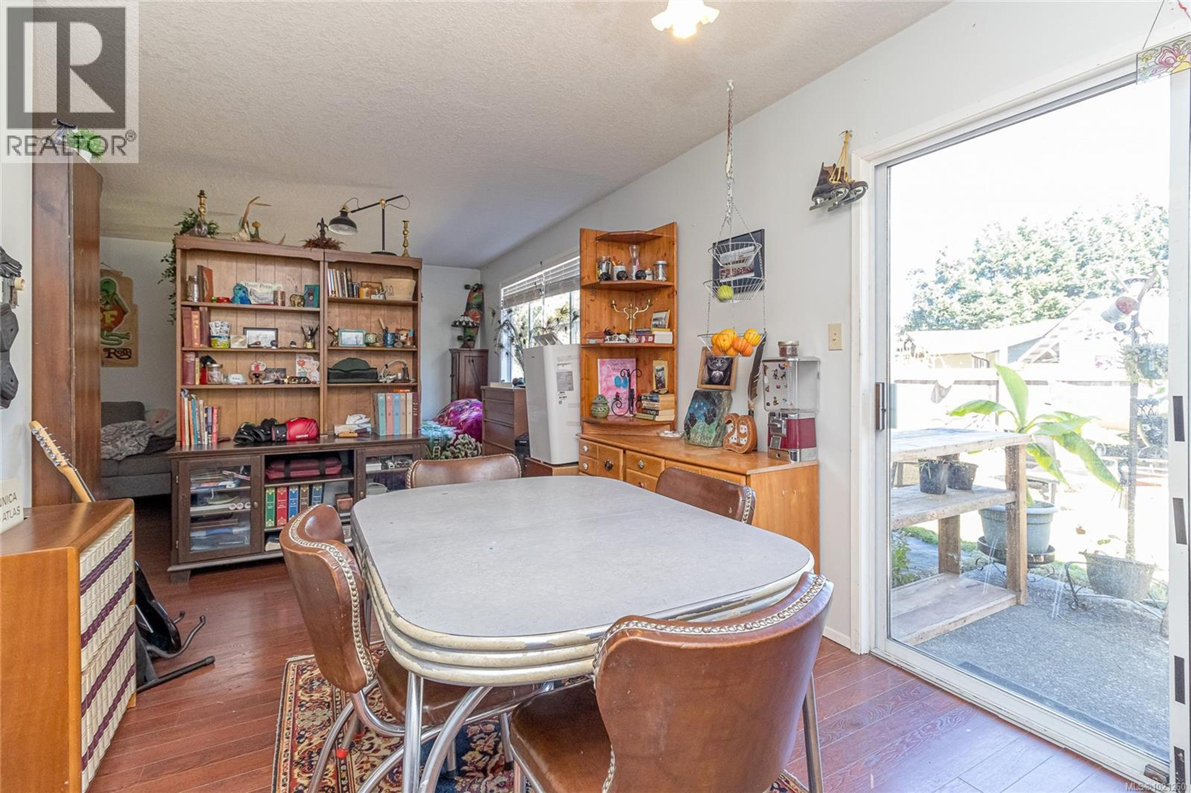 9975 VICTORIA RD - 7