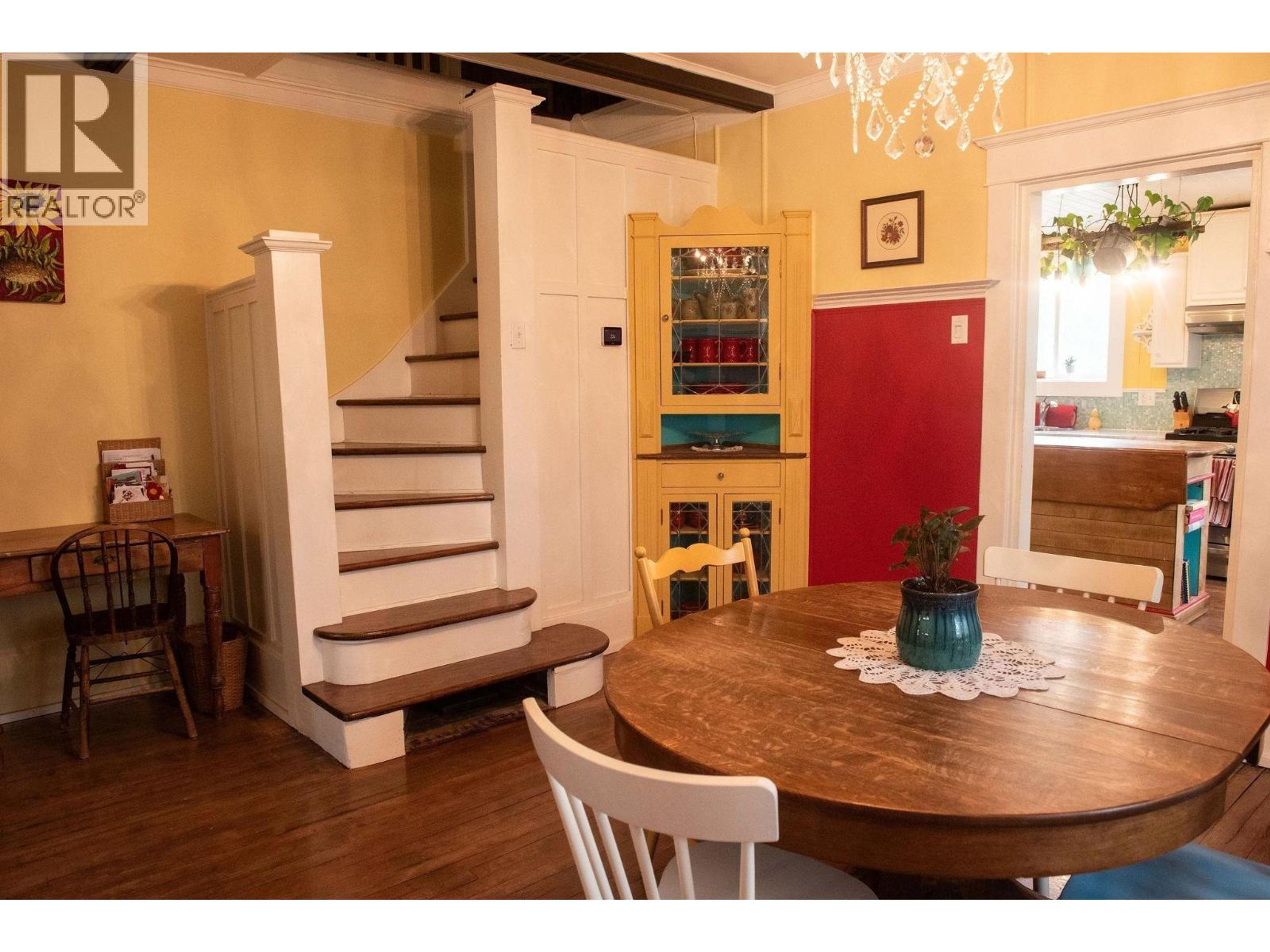 157 W COLUMBIA STREET - Image 4