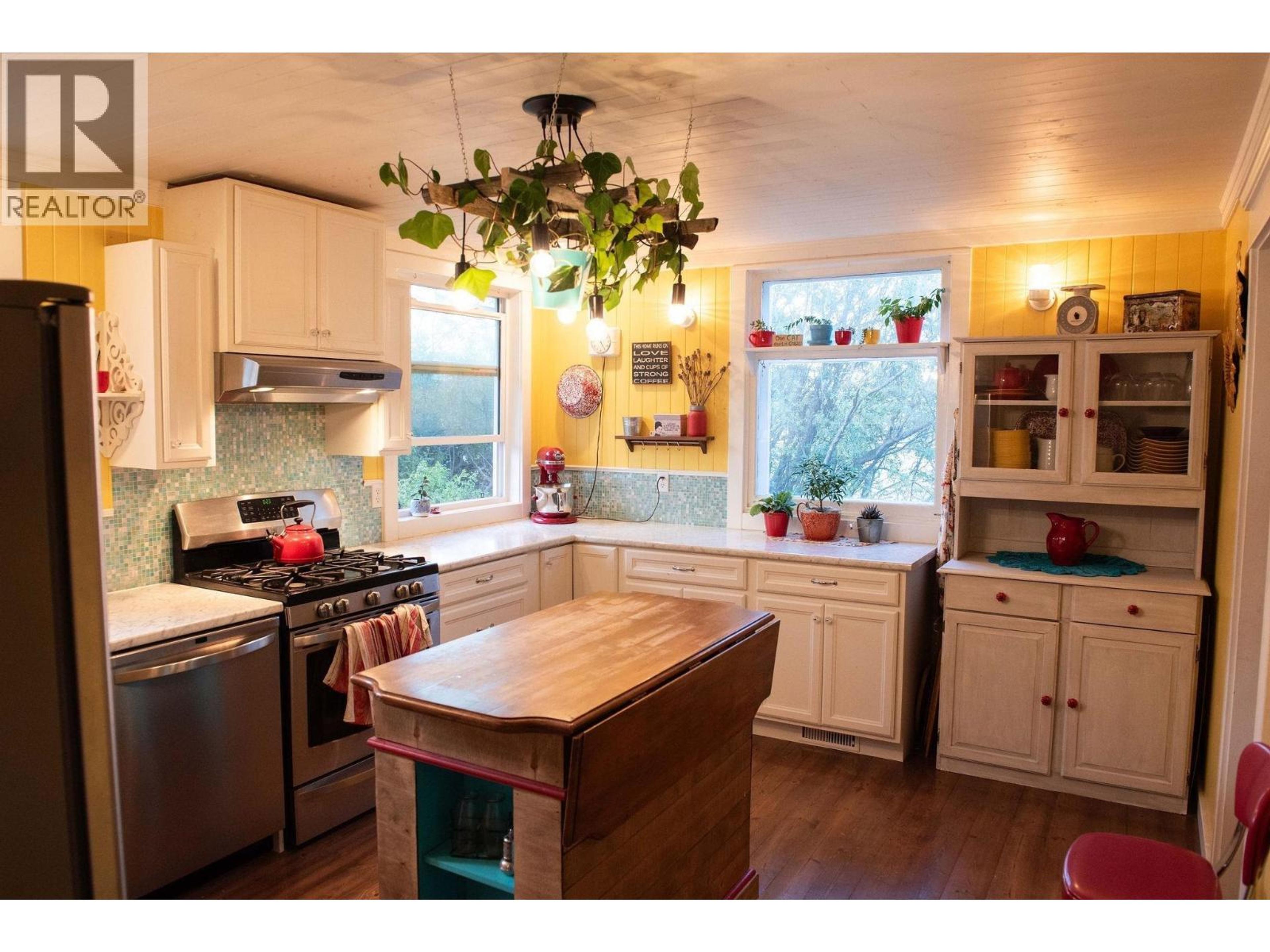 157 W COLUMBIA STREET - Image 3