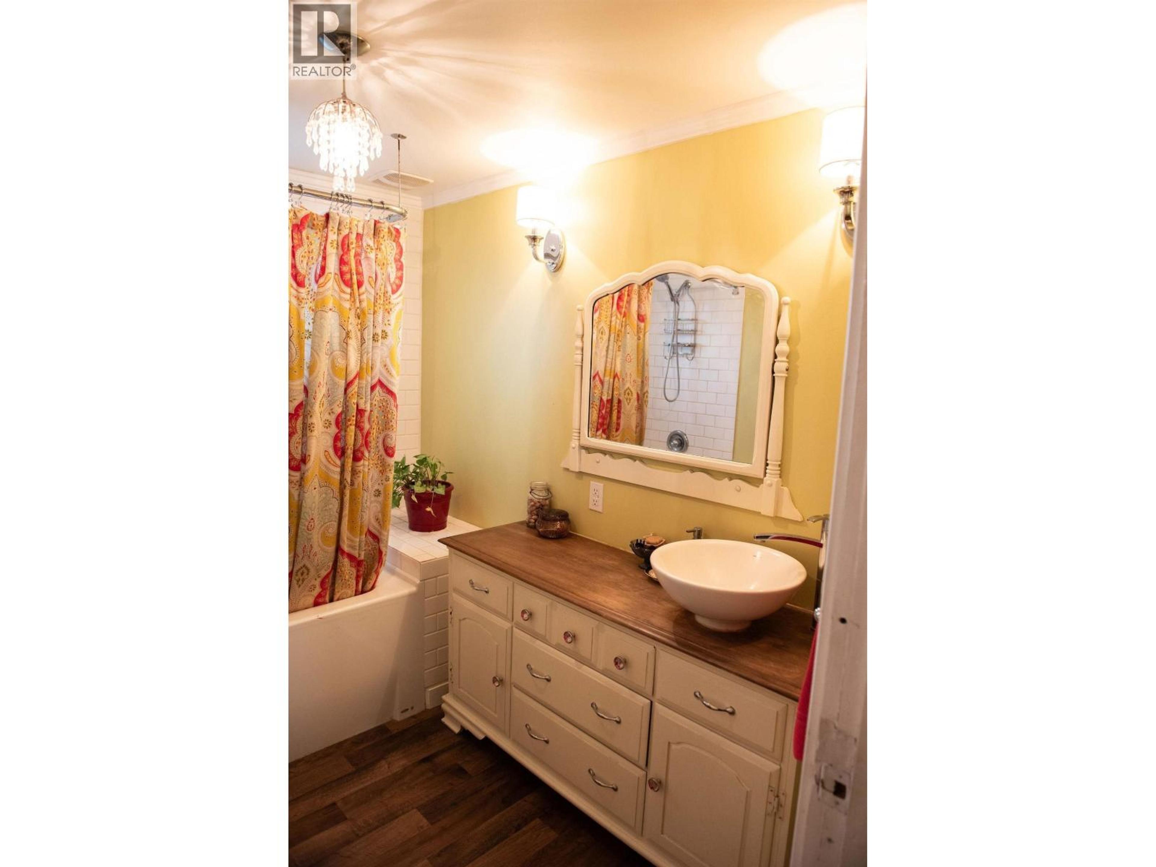 157 W COLUMBIA STREET - Image 5