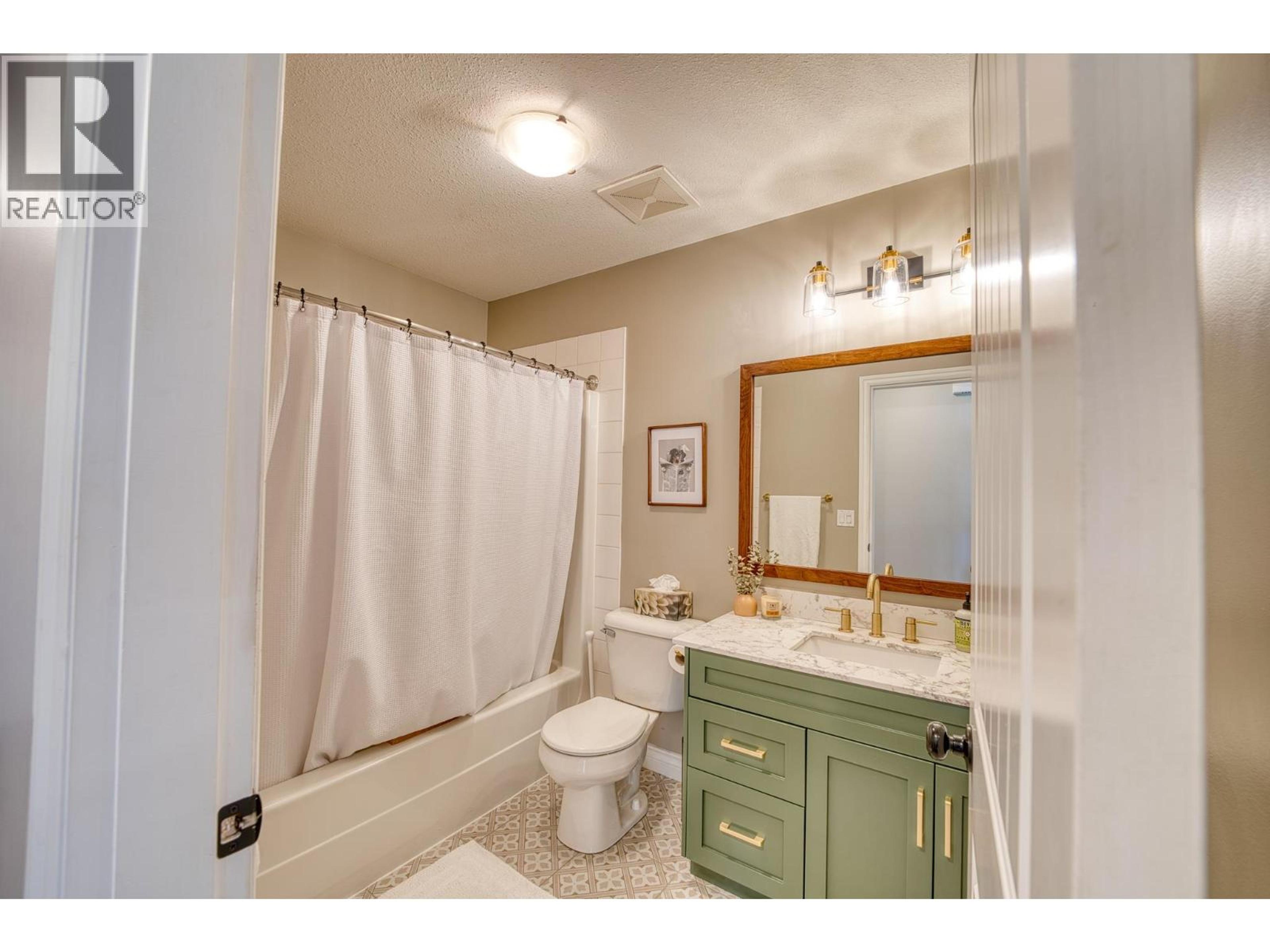 8724 113 AVENUE - 16