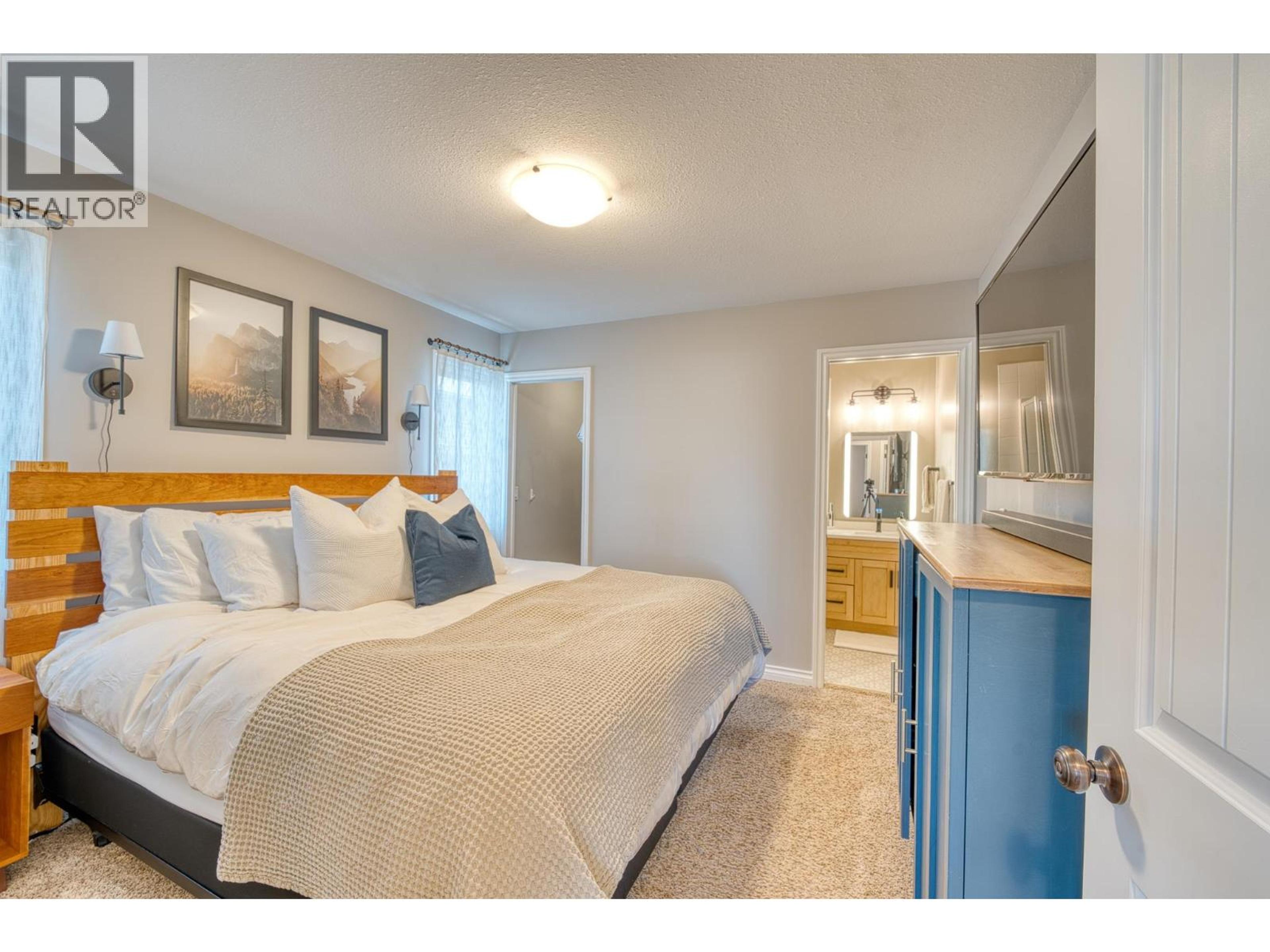 8724 113 AVENUE - 11