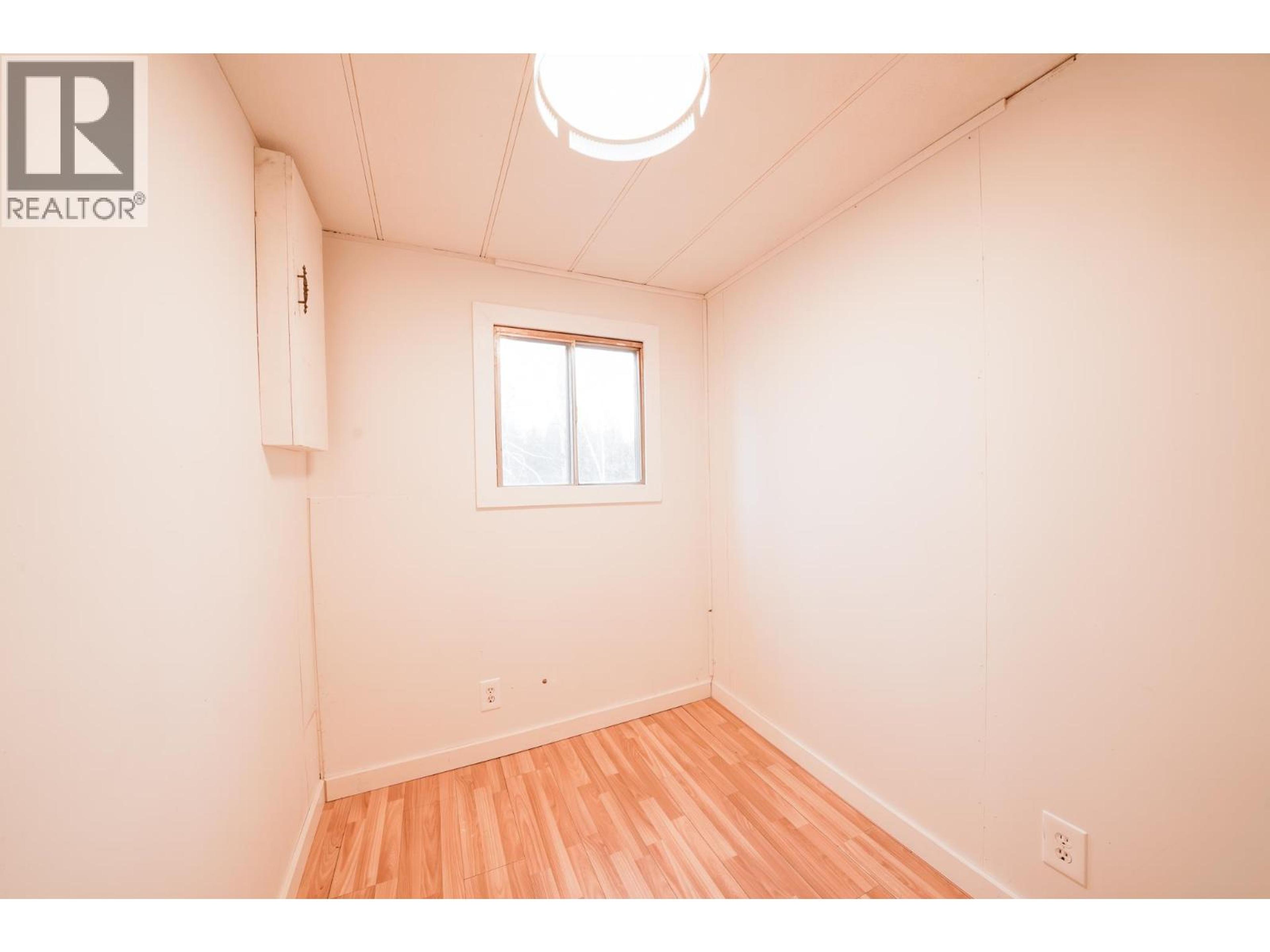 #226 1427 DOG CREEK ROAD - 15