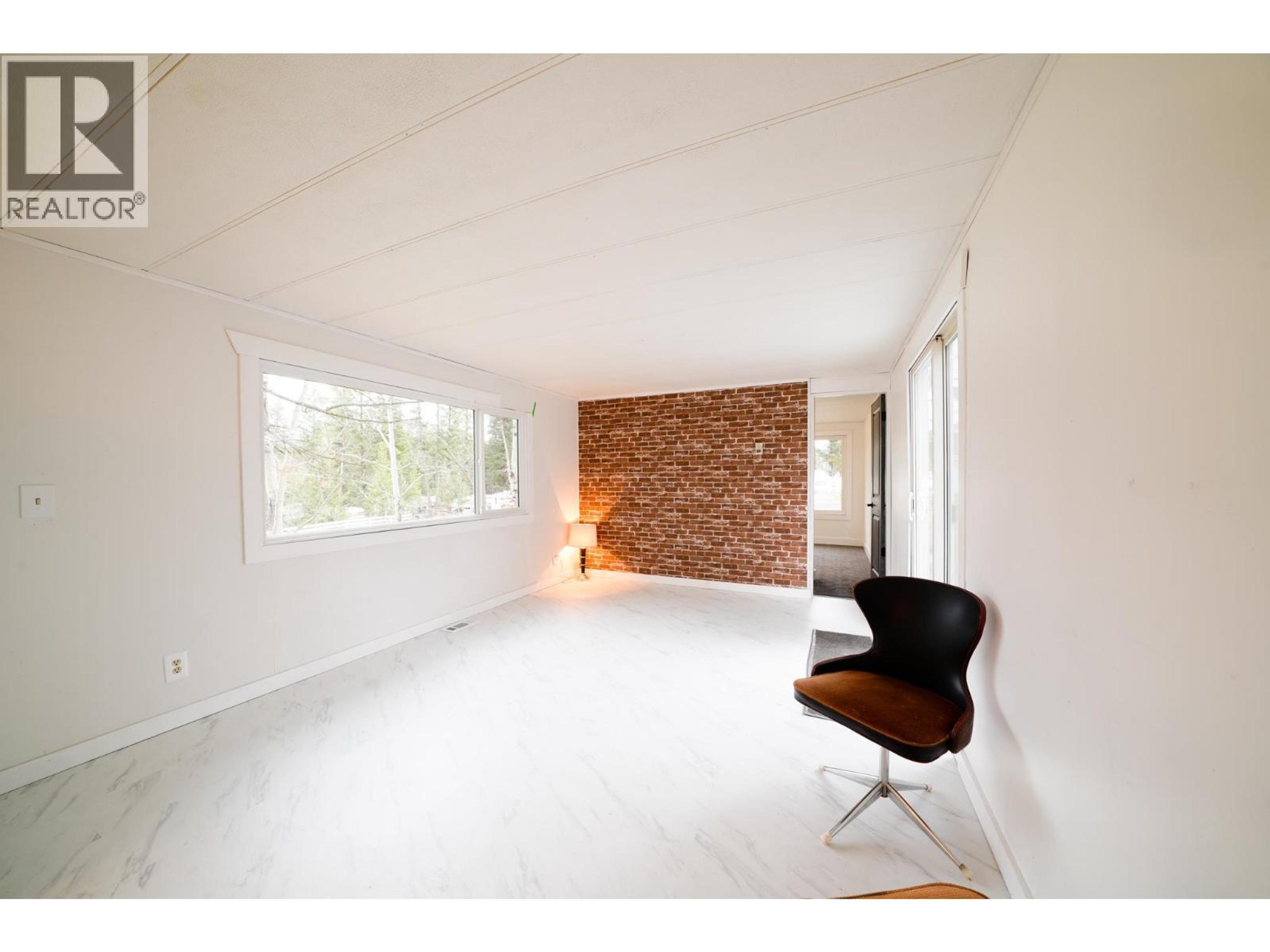 #226 1427 DOG CREEK ROAD - 9