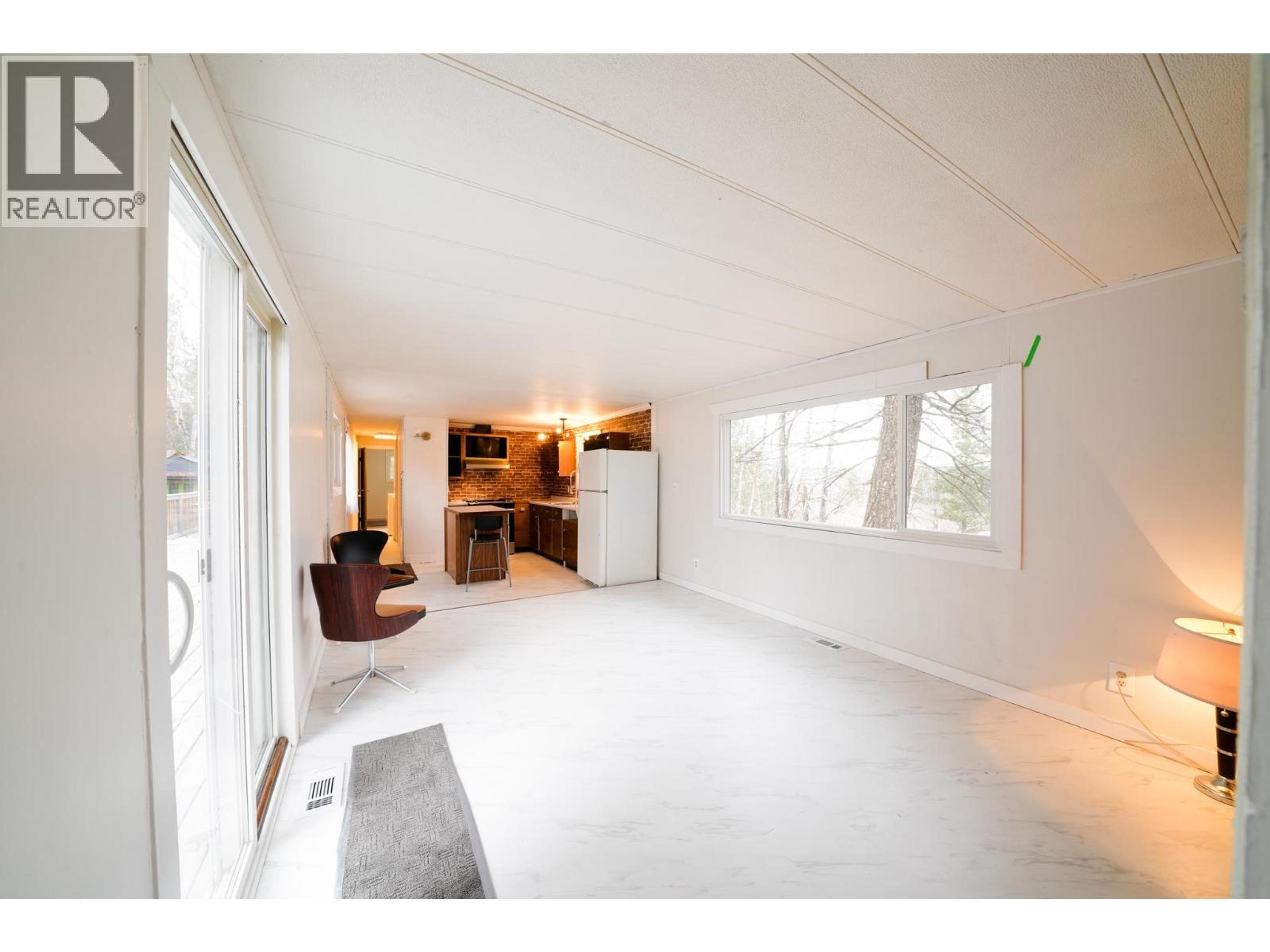 #226 1427 DOG CREEK ROAD - 7