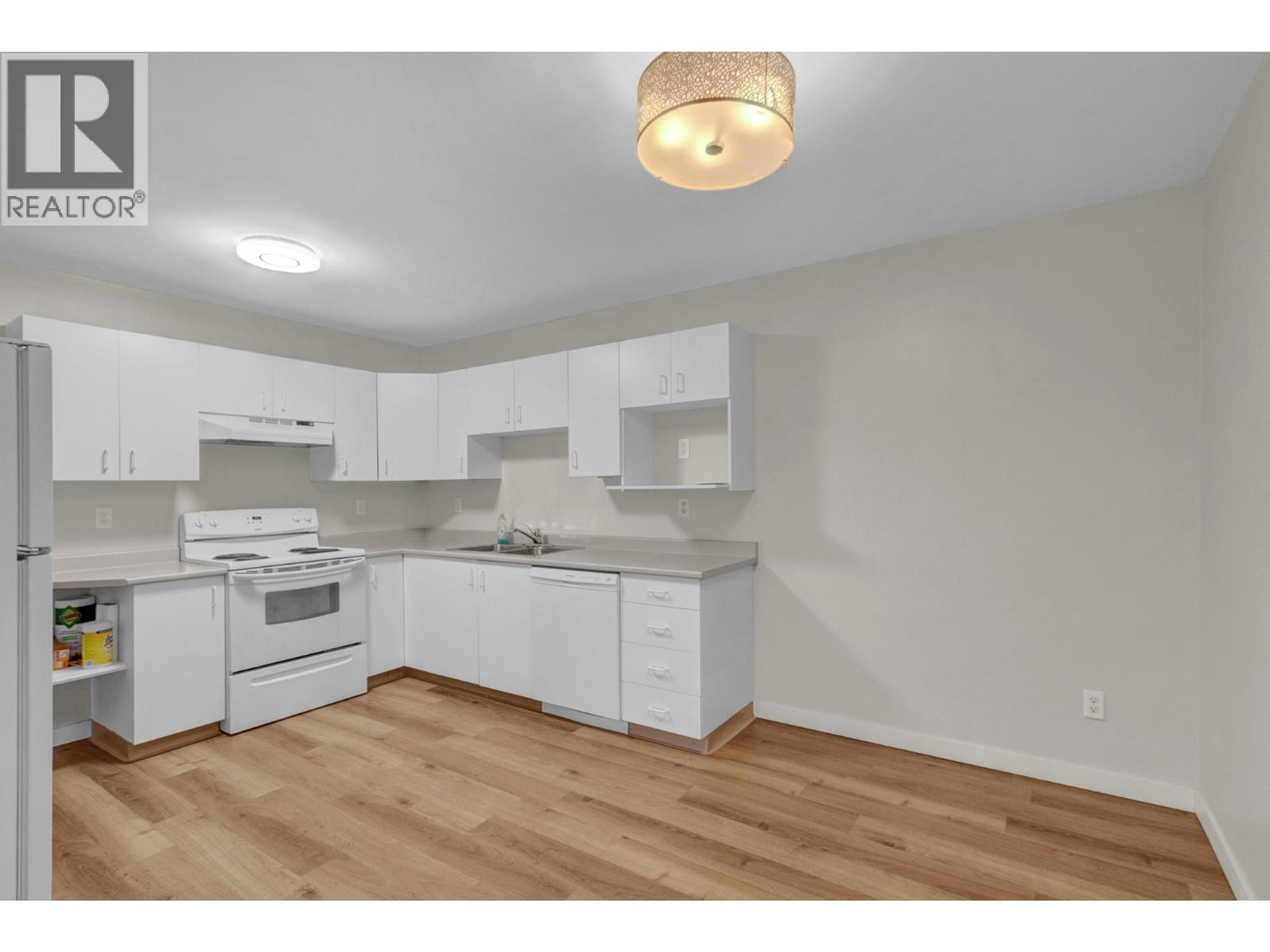 #206 3363 WESTWOOD DRIVE - 12