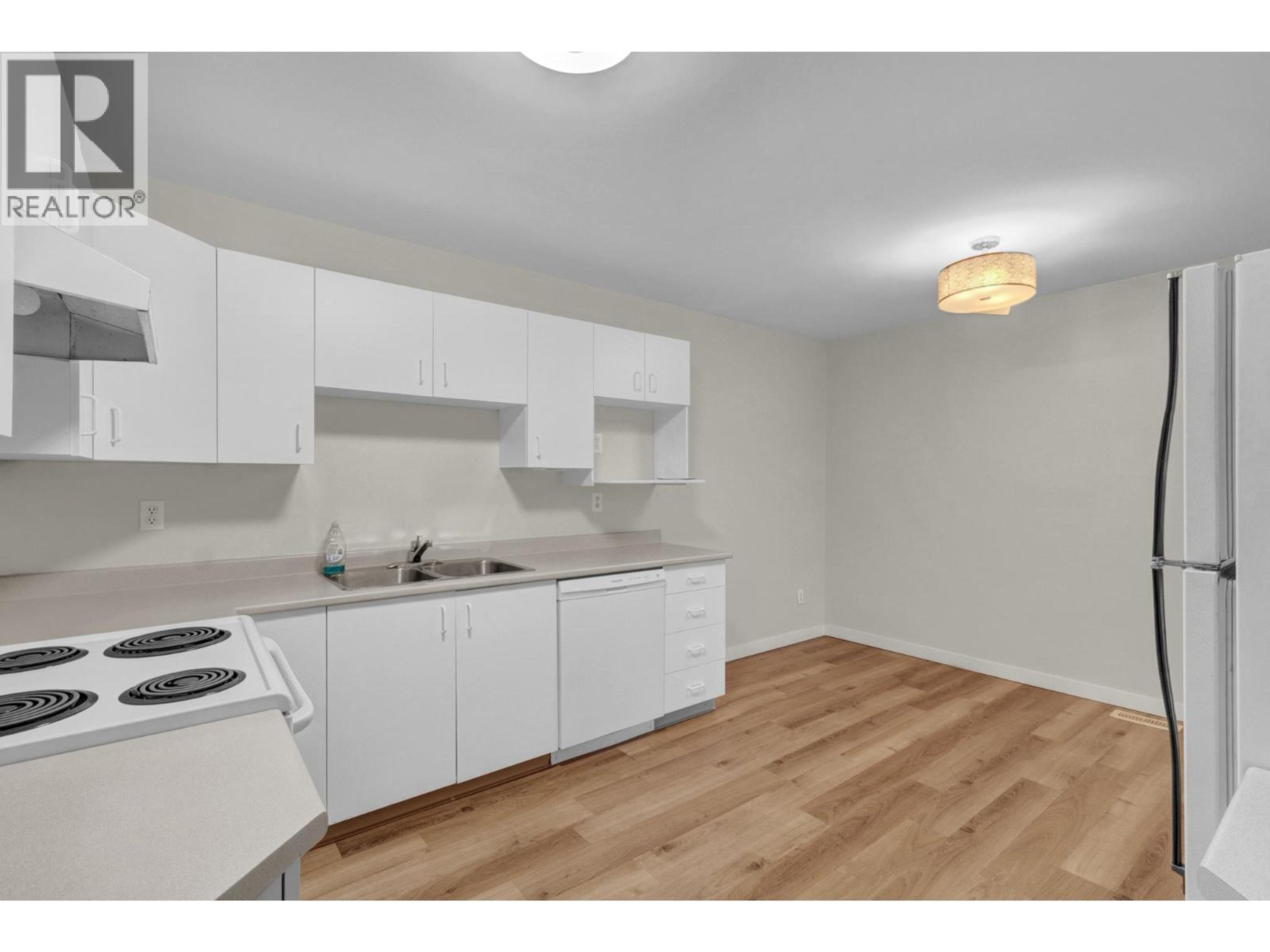 #206 3363 WESTWOOD DRIVE - 10