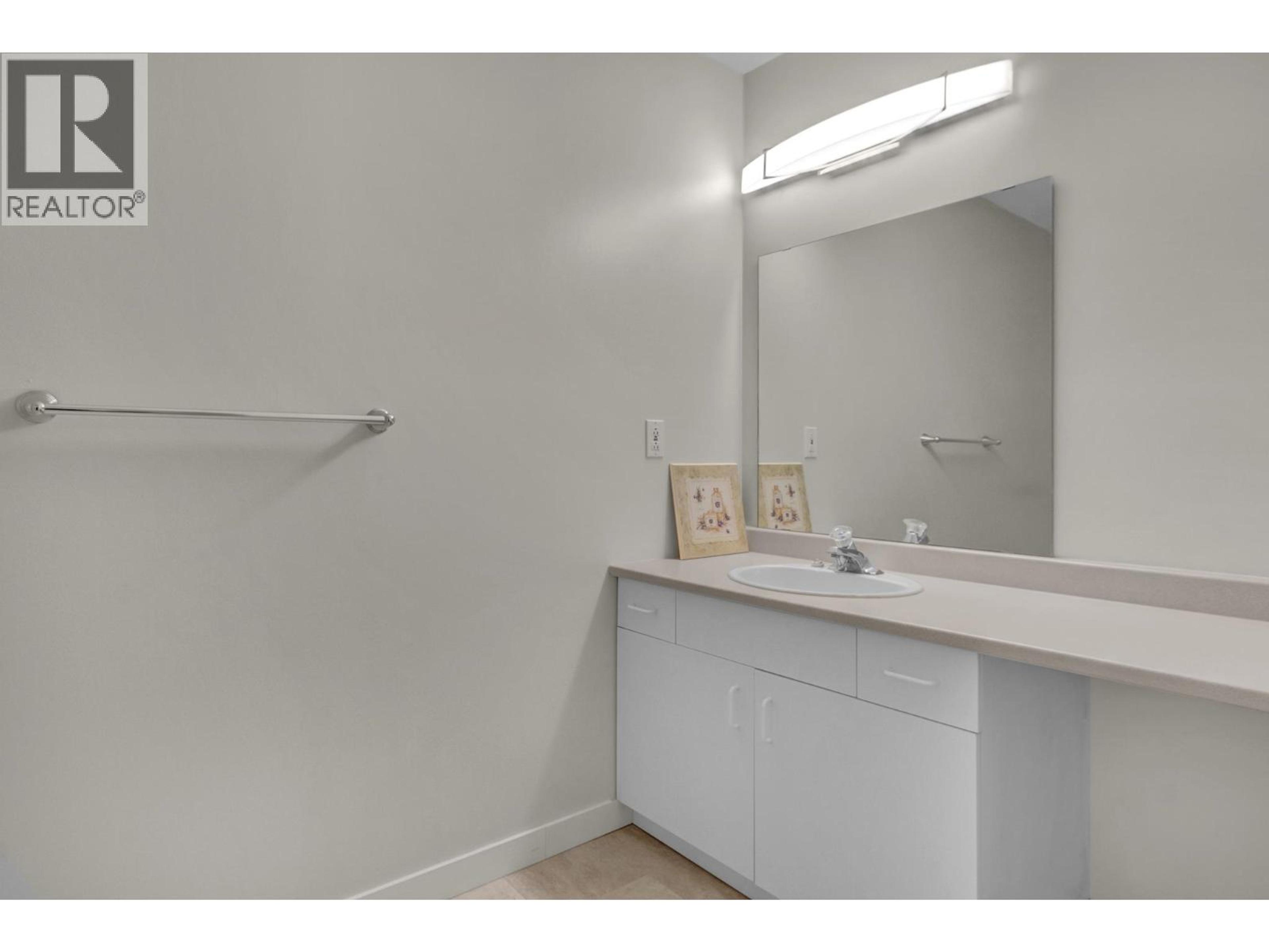 #206 3363 WESTWOOD DRIVE - 21