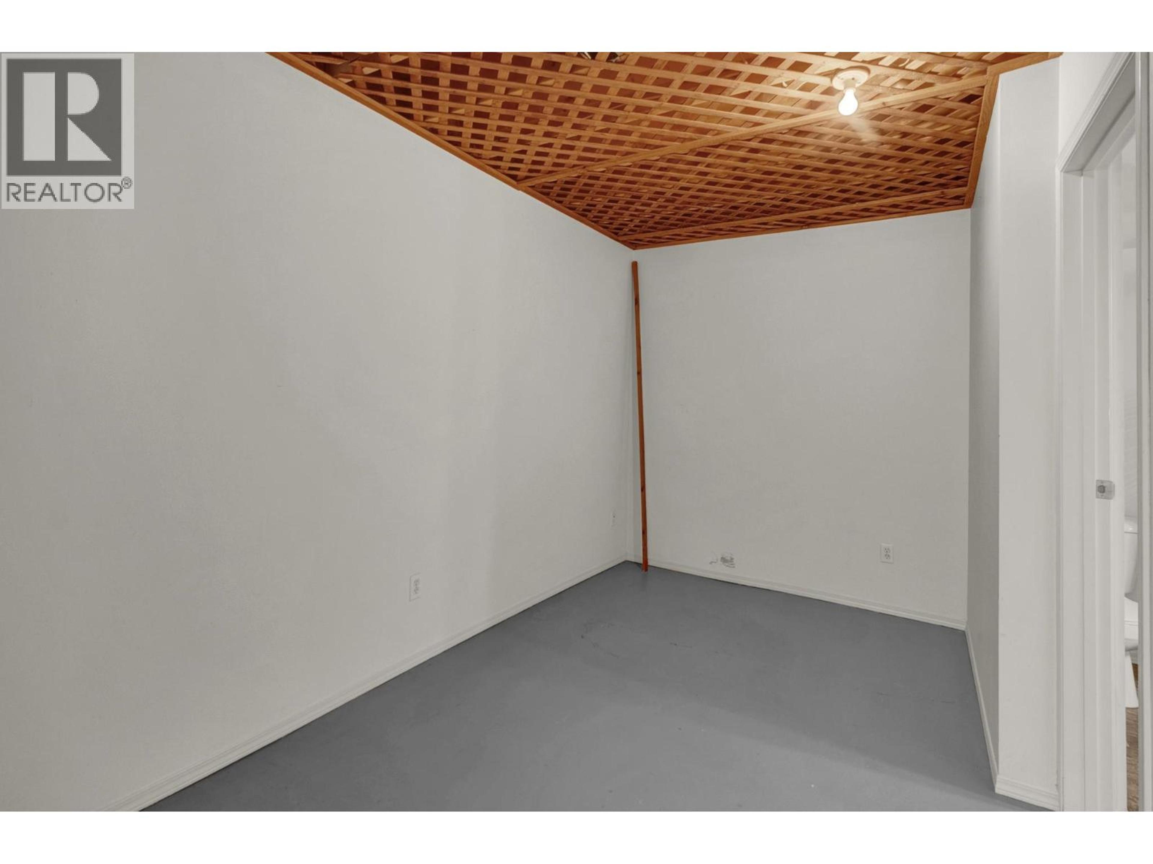 #206 3363 WESTWOOD DRIVE - 23