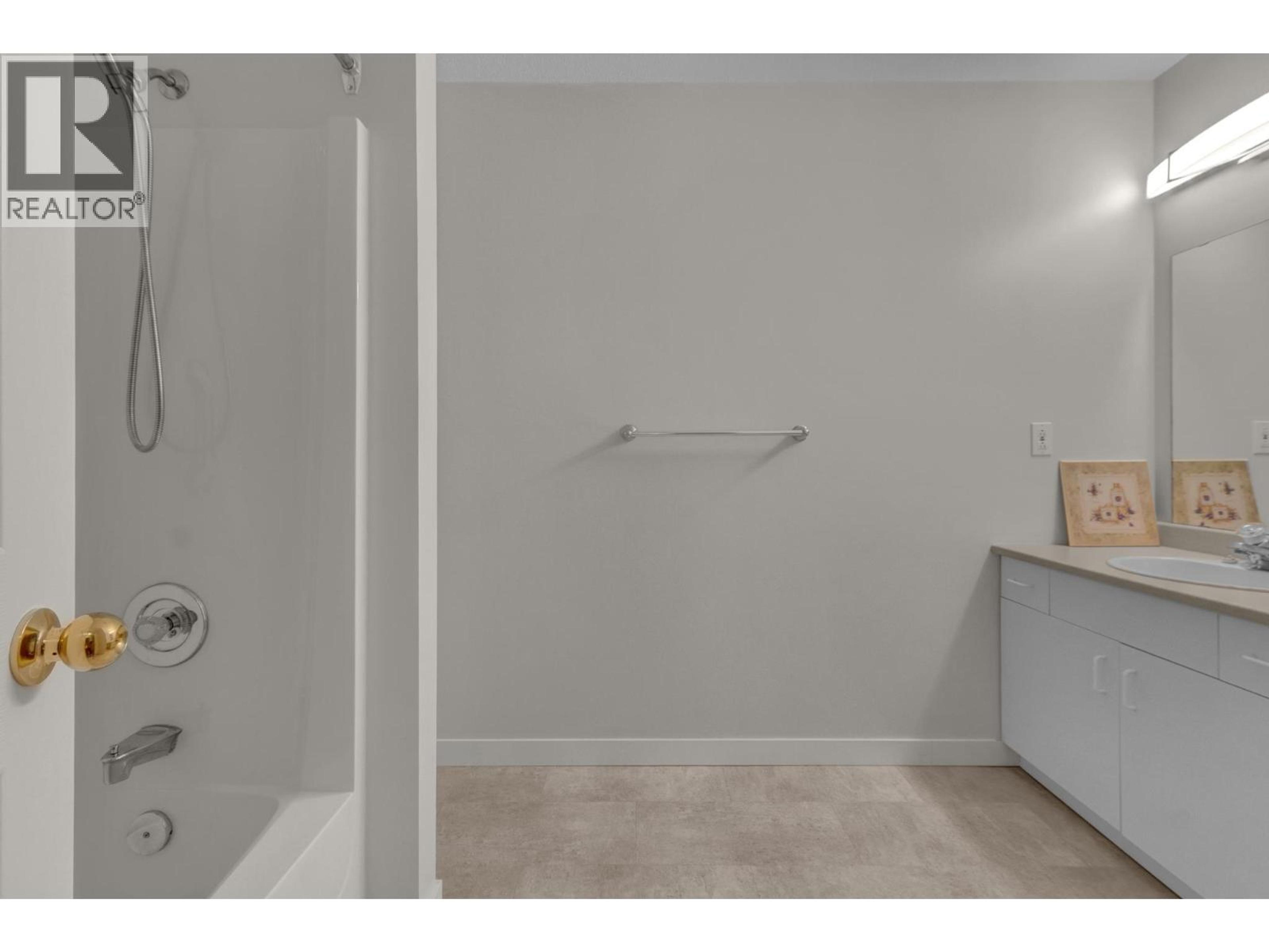 #206 3363 WESTWOOD DRIVE - 22