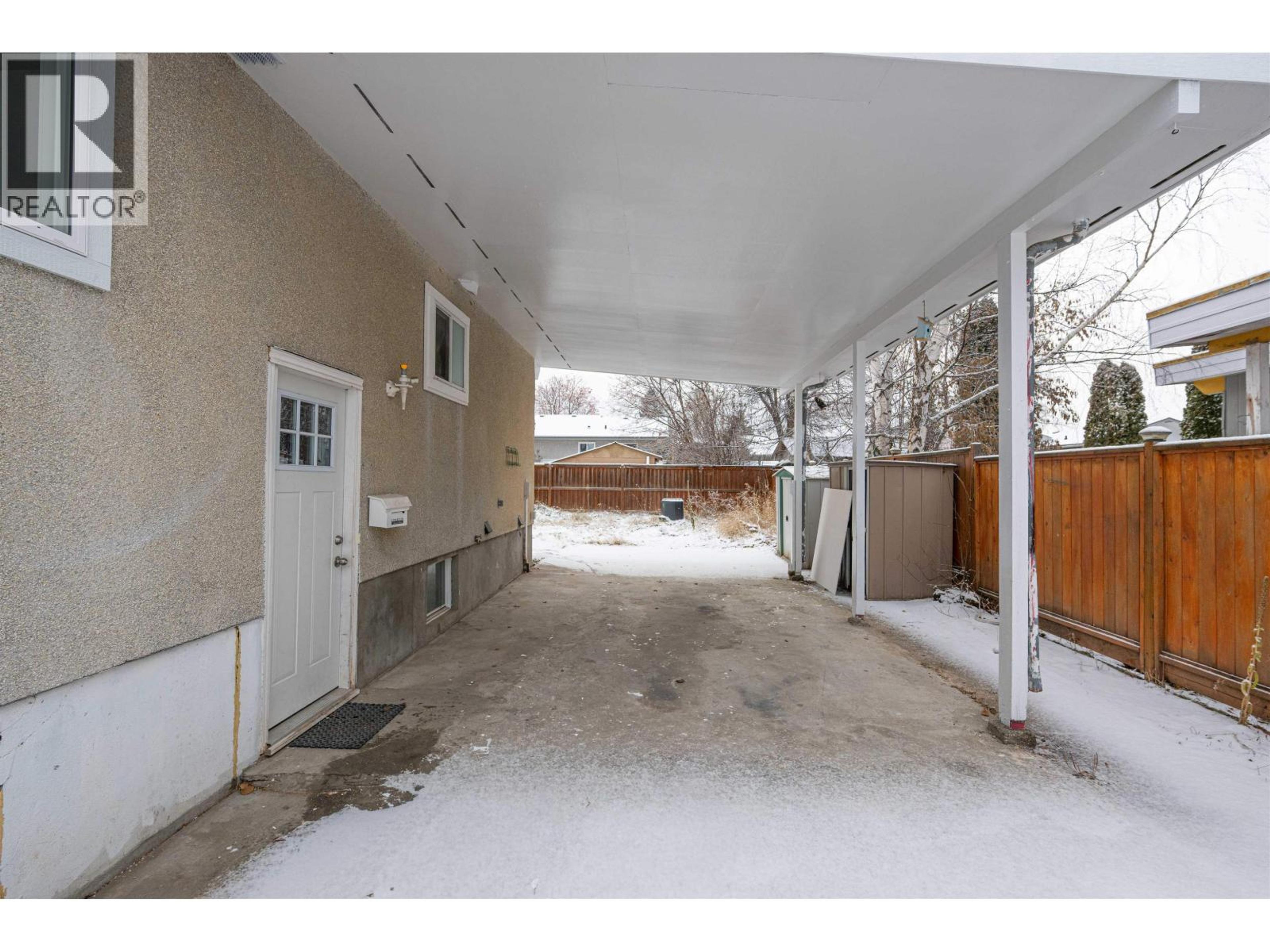 158 FERN CRESCENT - 7