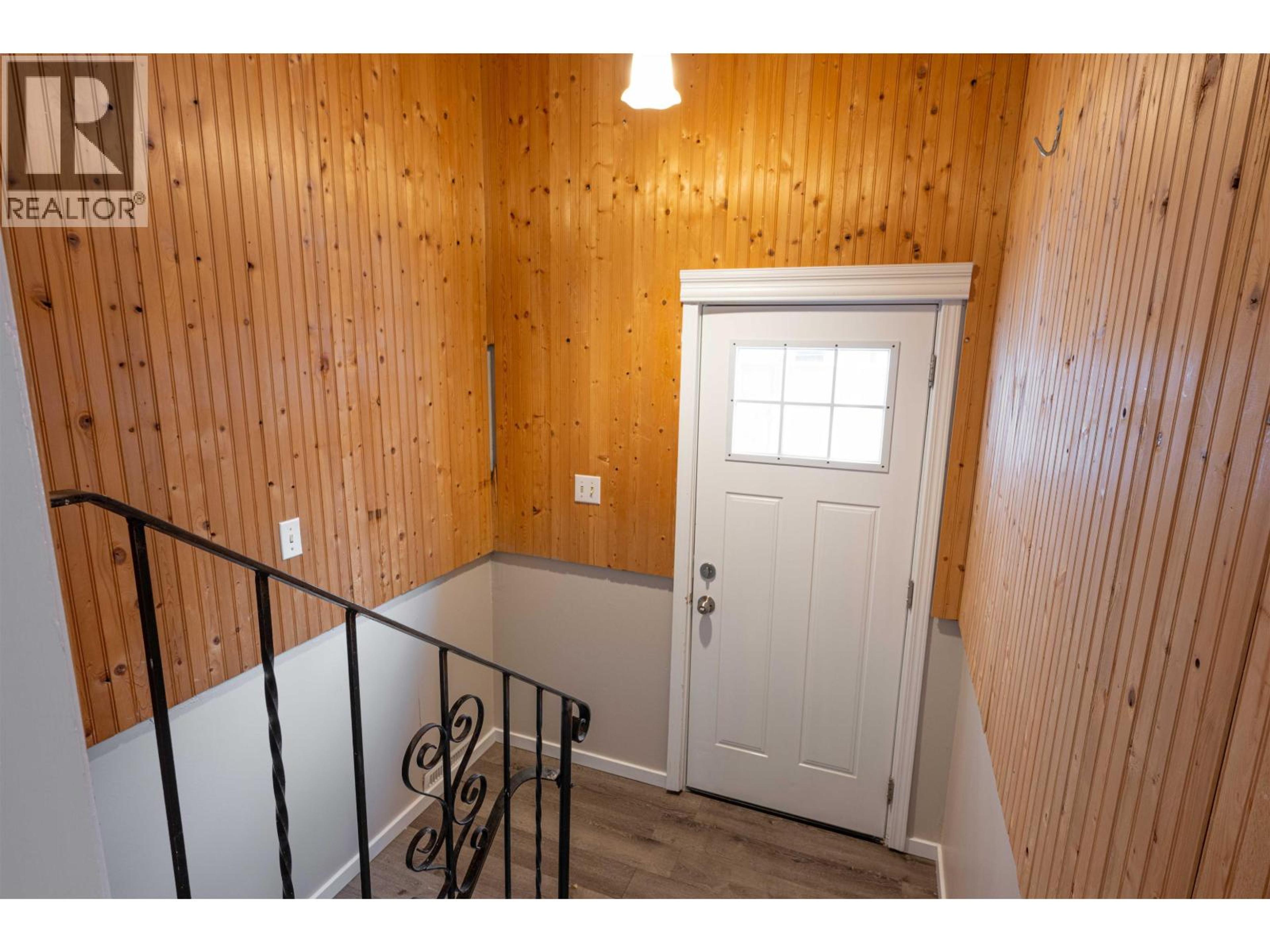 158 FERN CRESCENT - 26