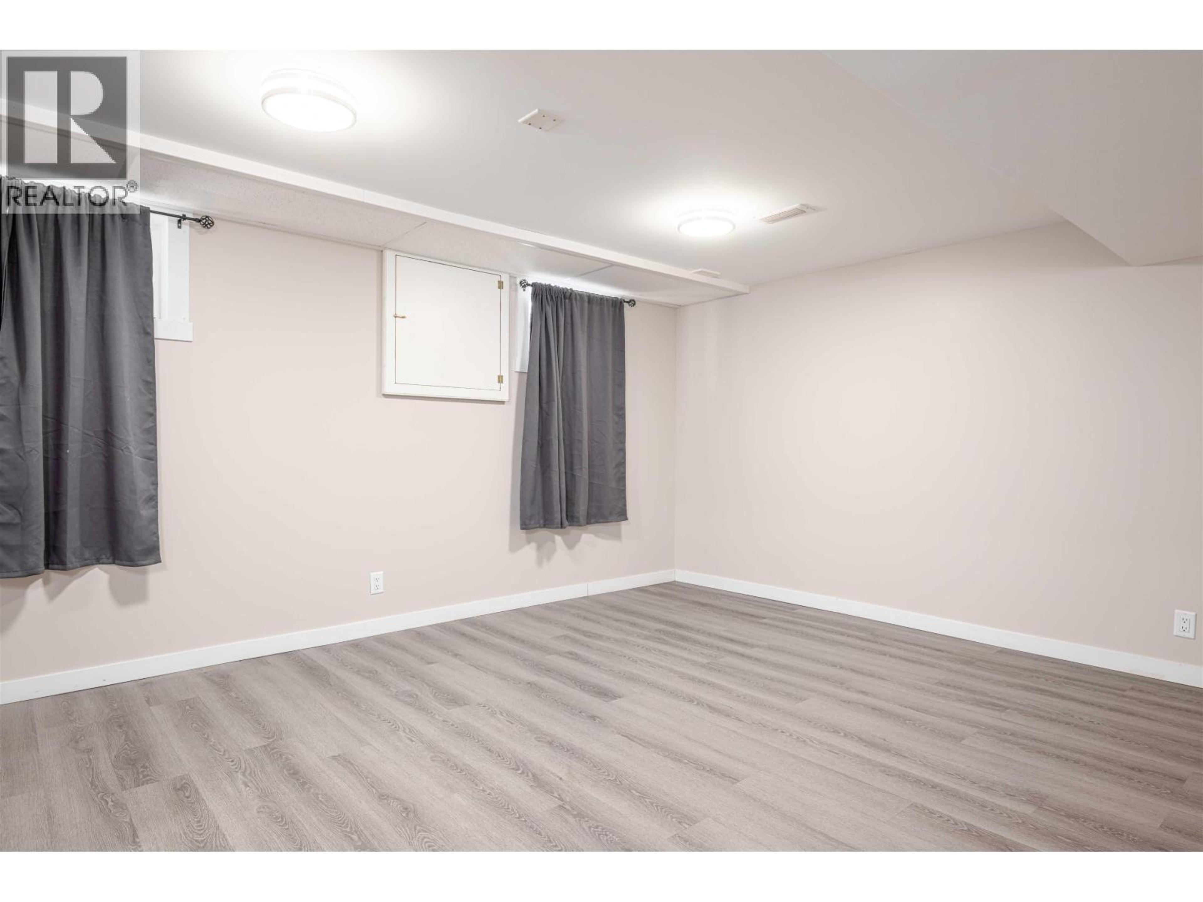 158 FERN CRESCENT - 29