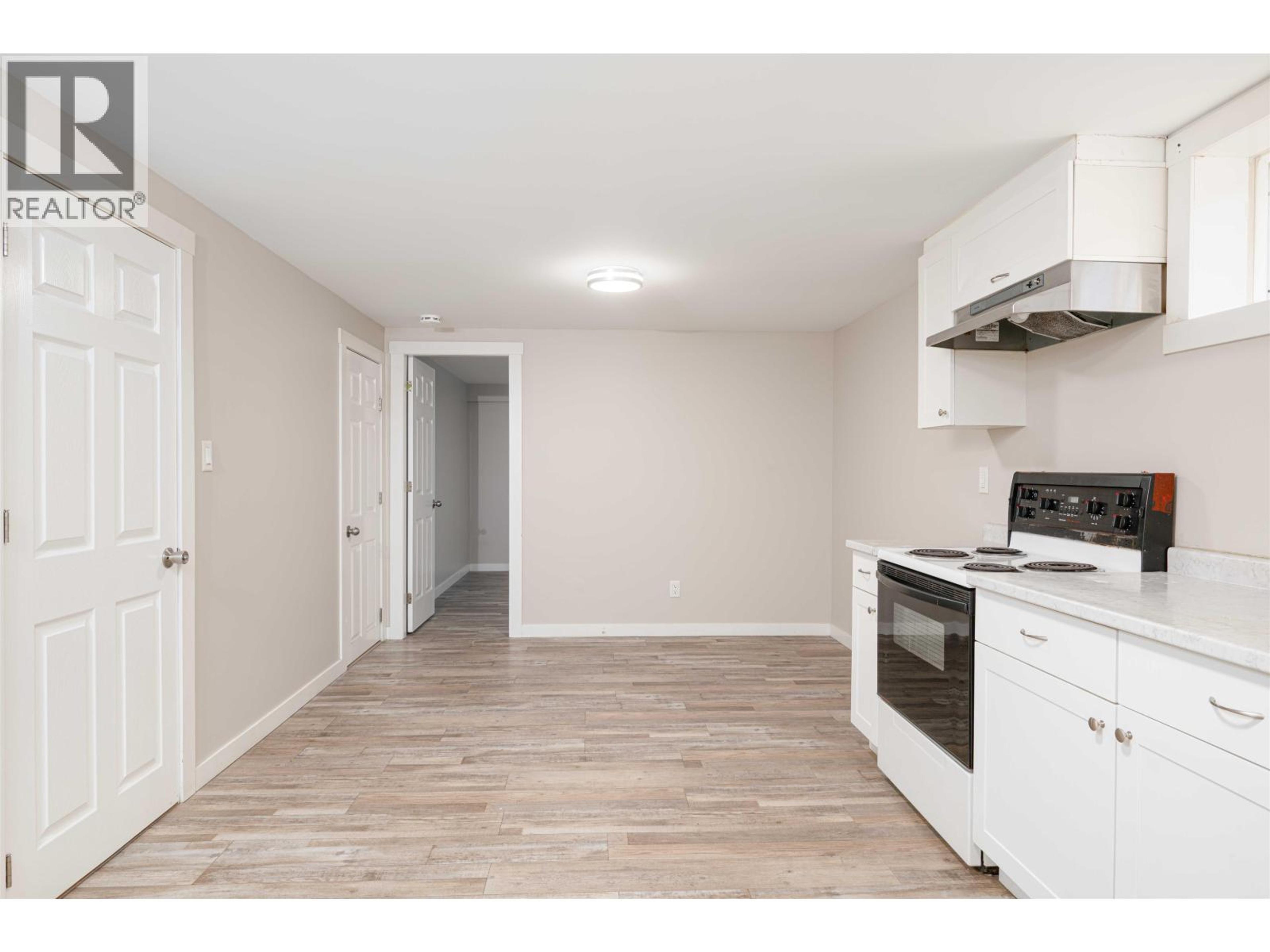 158 FERN CRESCENT - Image 2