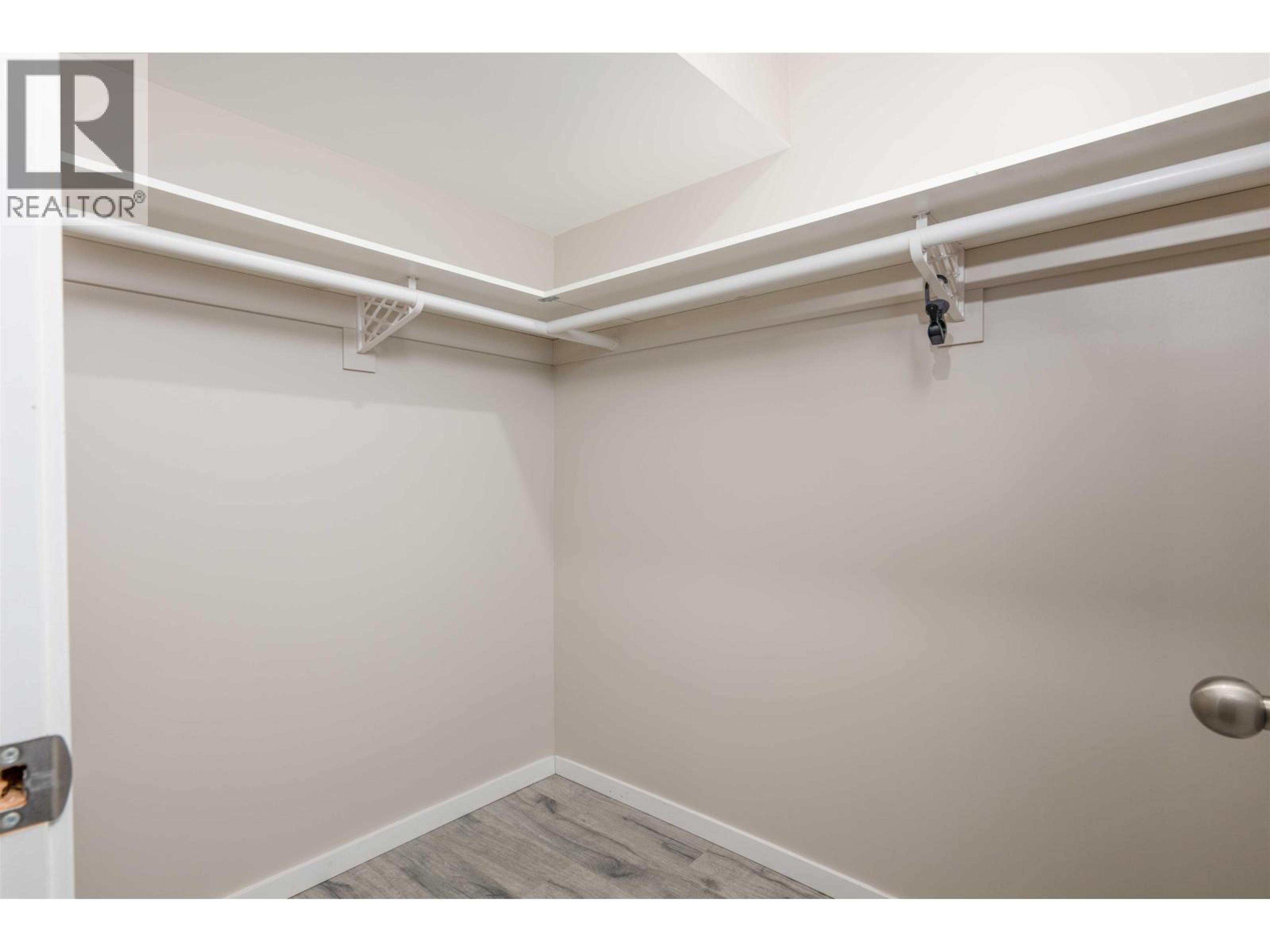 158 FERN CRESCENT - 31