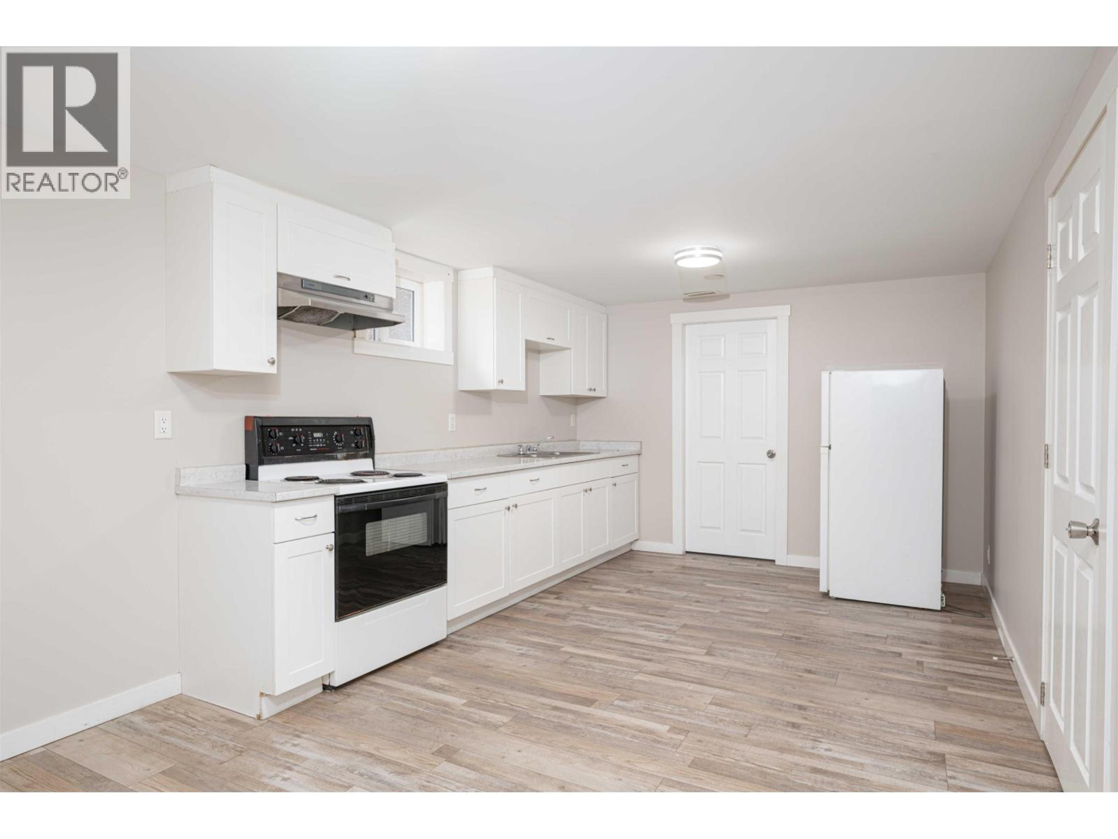 158 FERN CRESCENT - 35