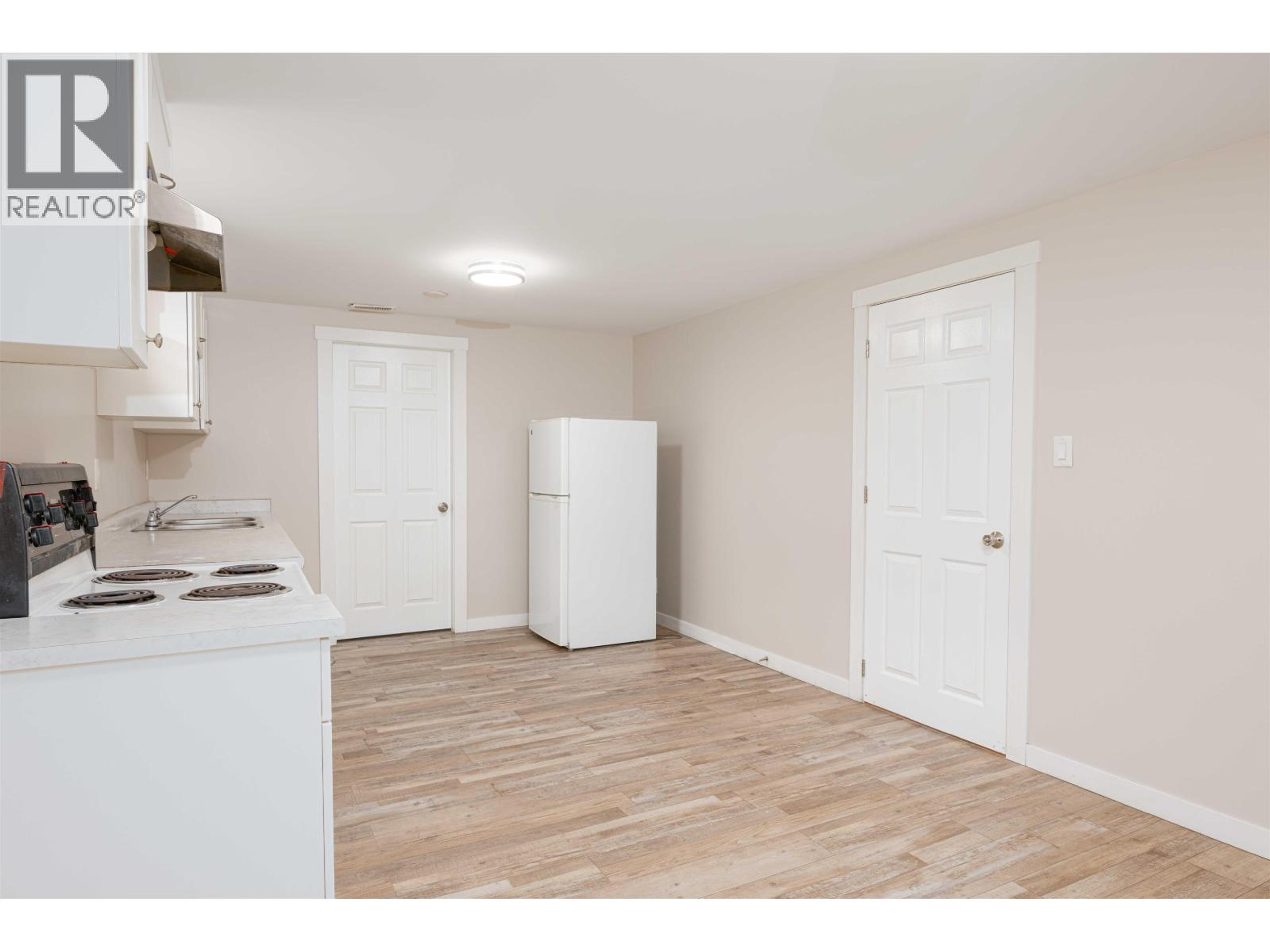 158 FERN CRESCENT - 36