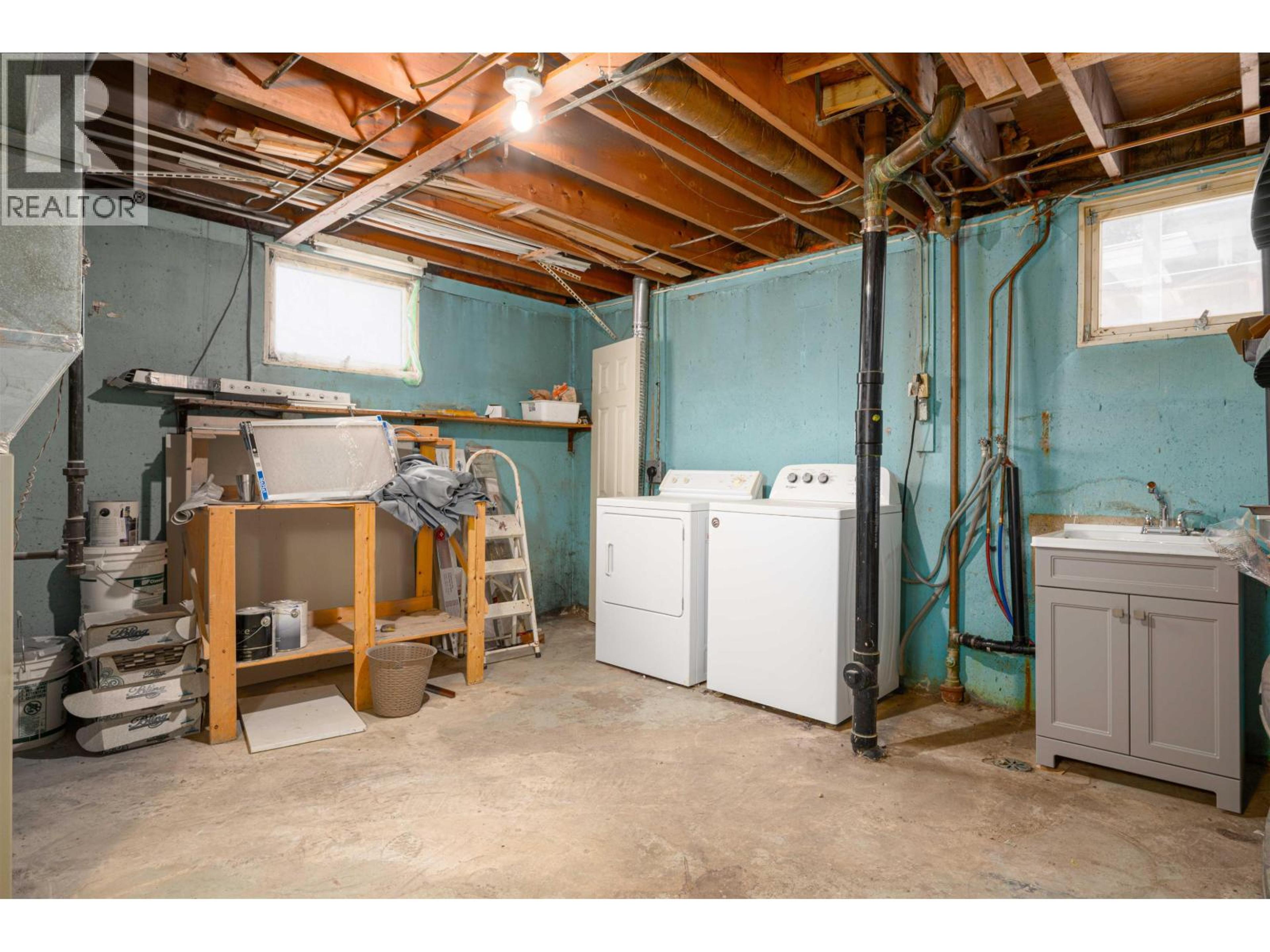 158 FERN CRESCENT - 27