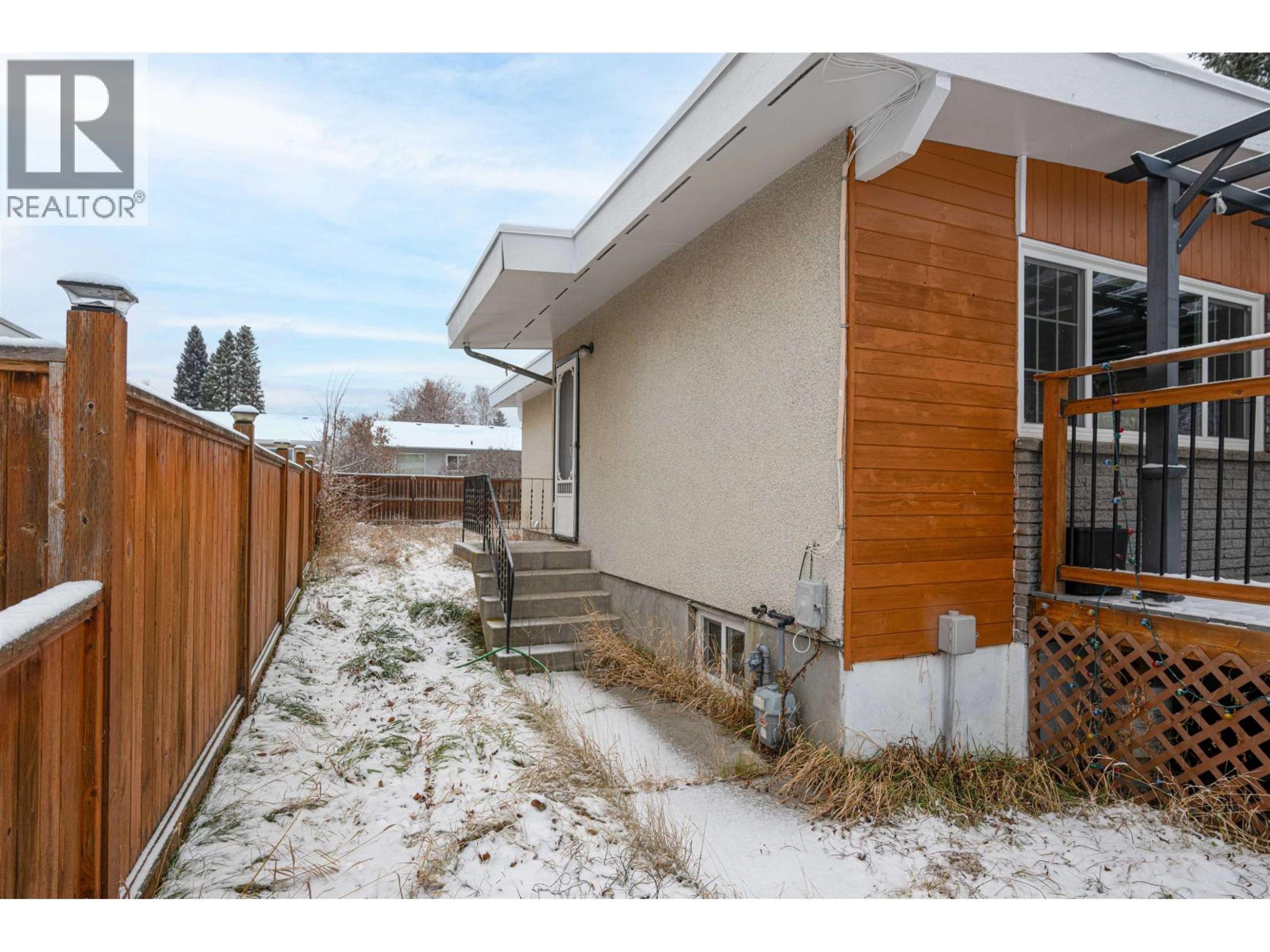 158 FERN CRESCENT - 12