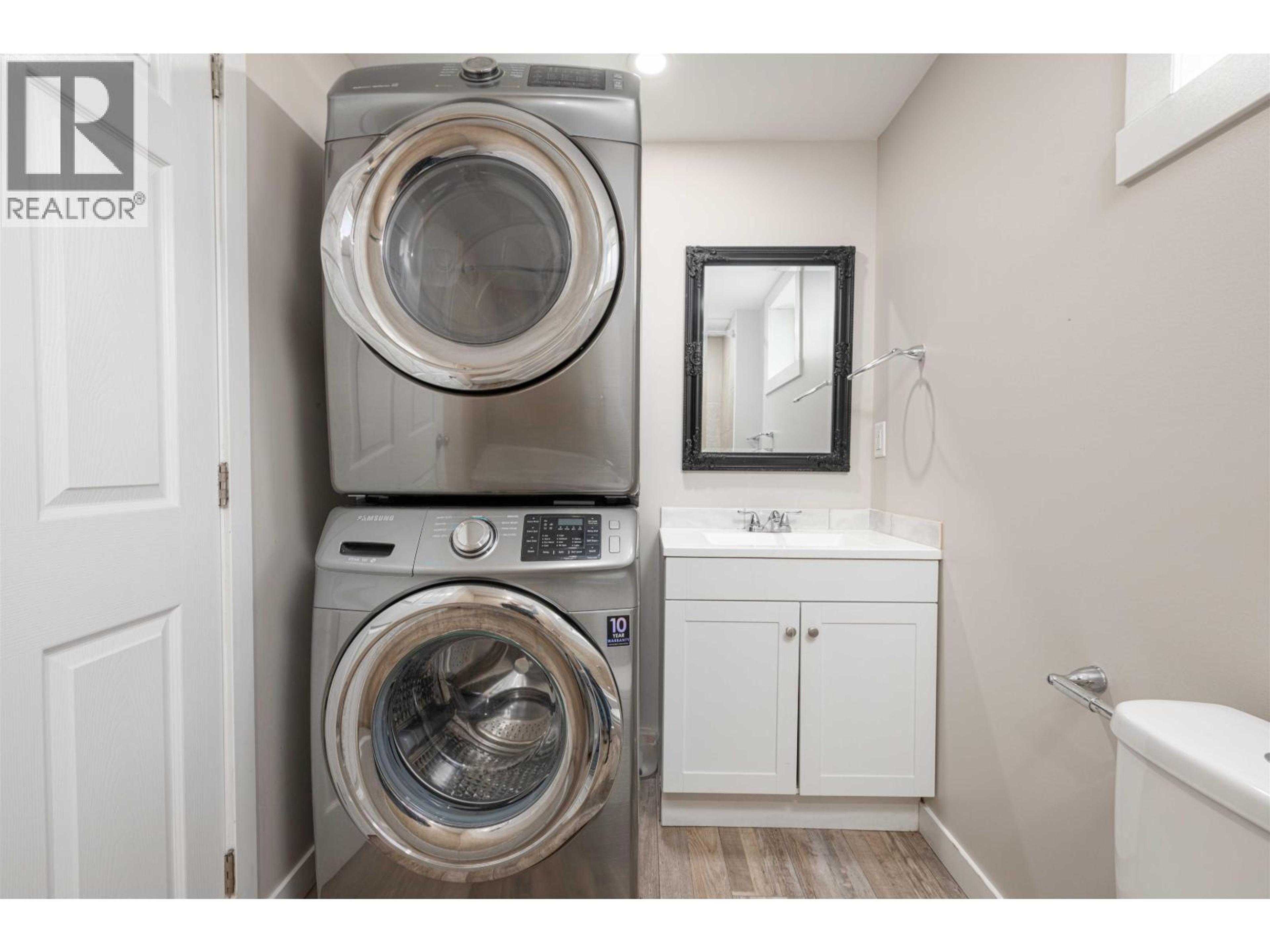 158 FERN CRESCENT - 34