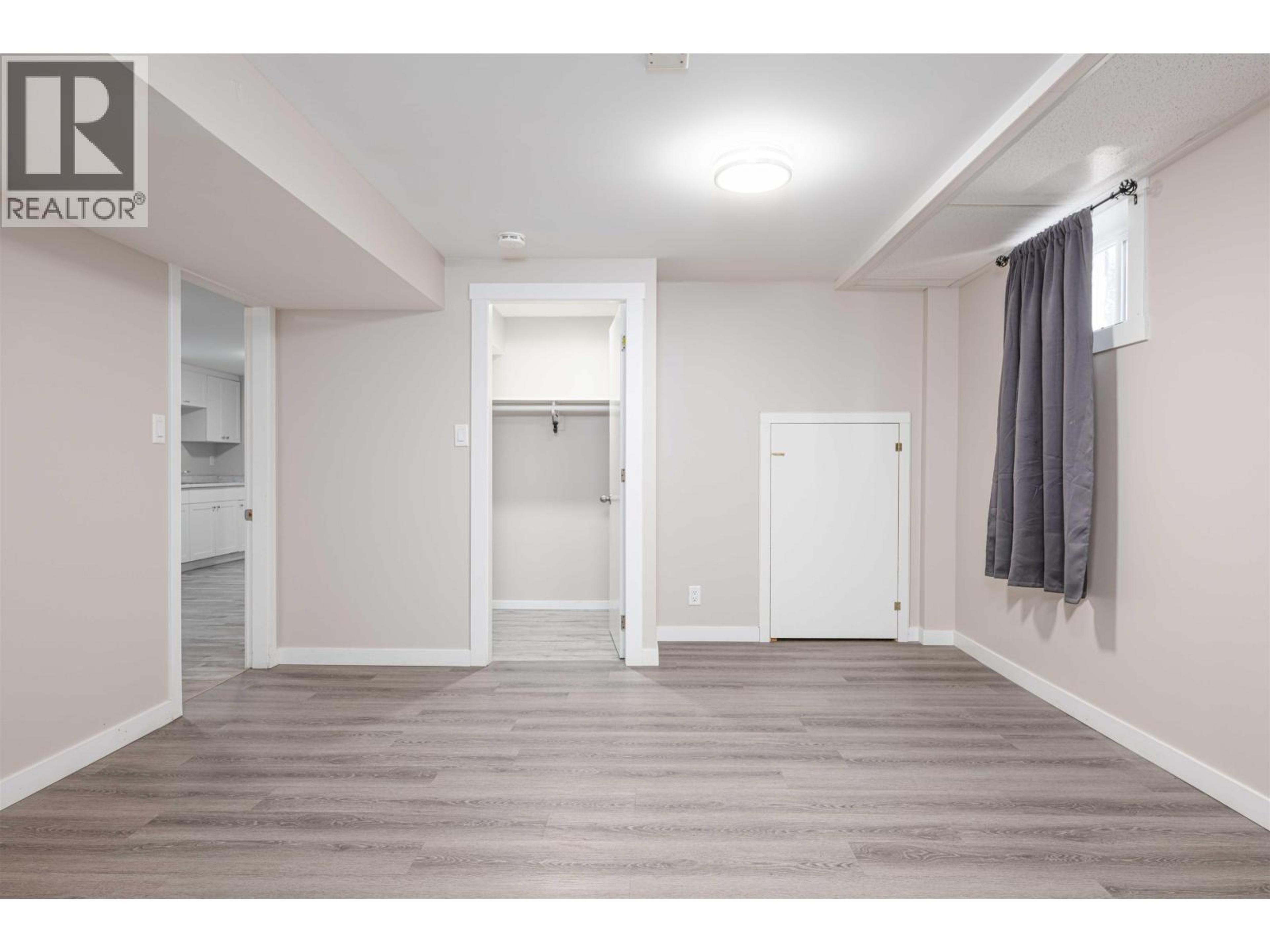 158 FERN CRESCENT - 30