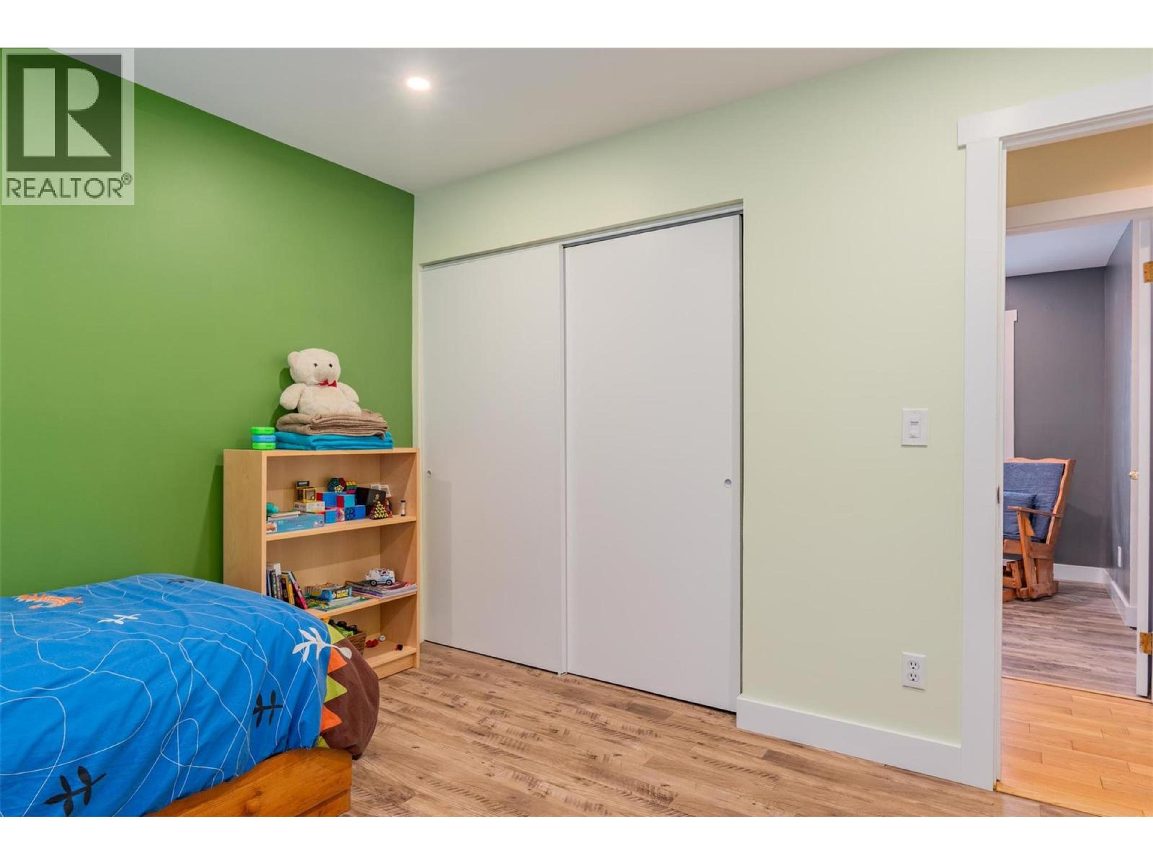 2520 COOK AVENUE - 24