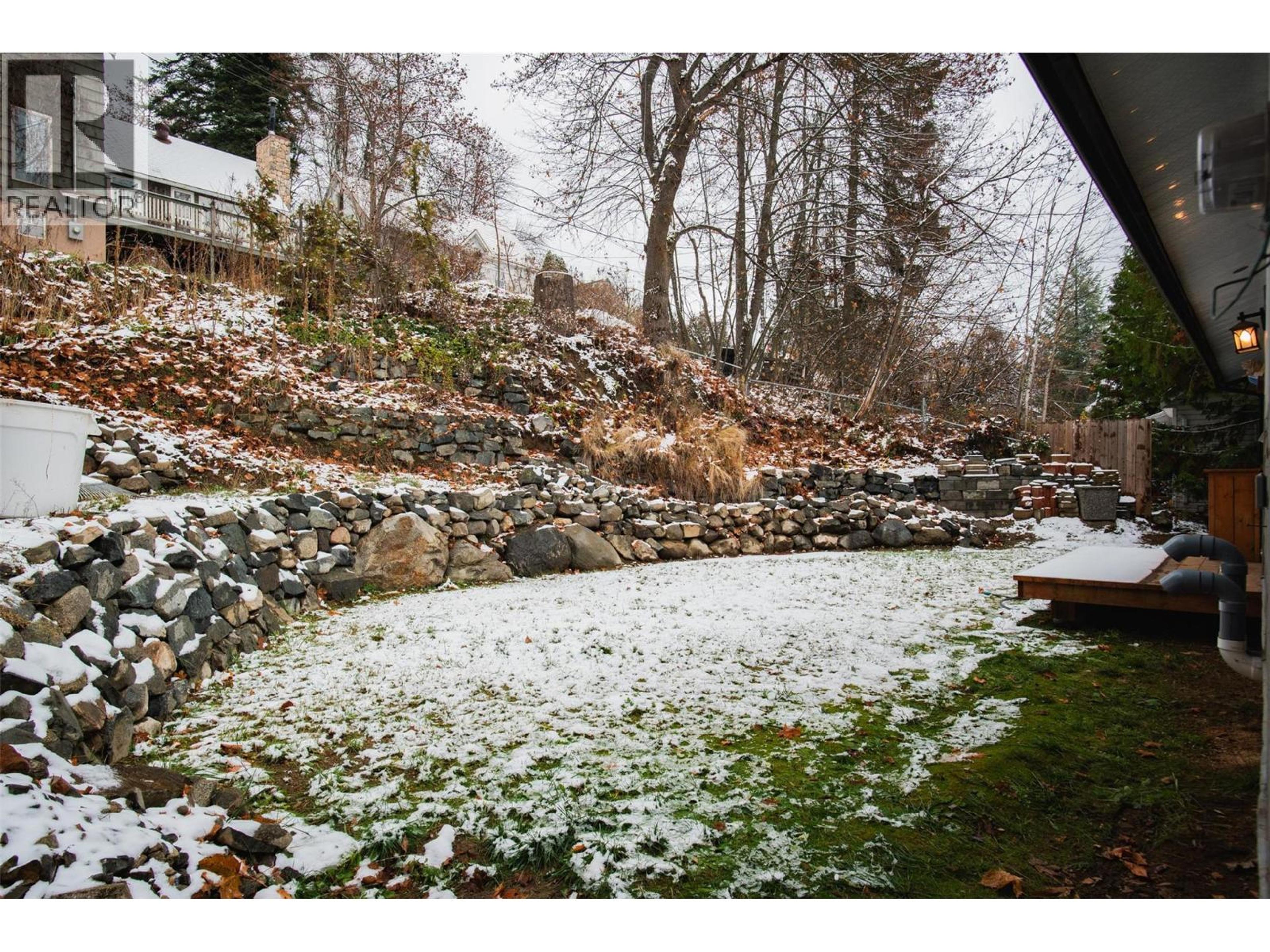 2520 COOK AVENUE - 19