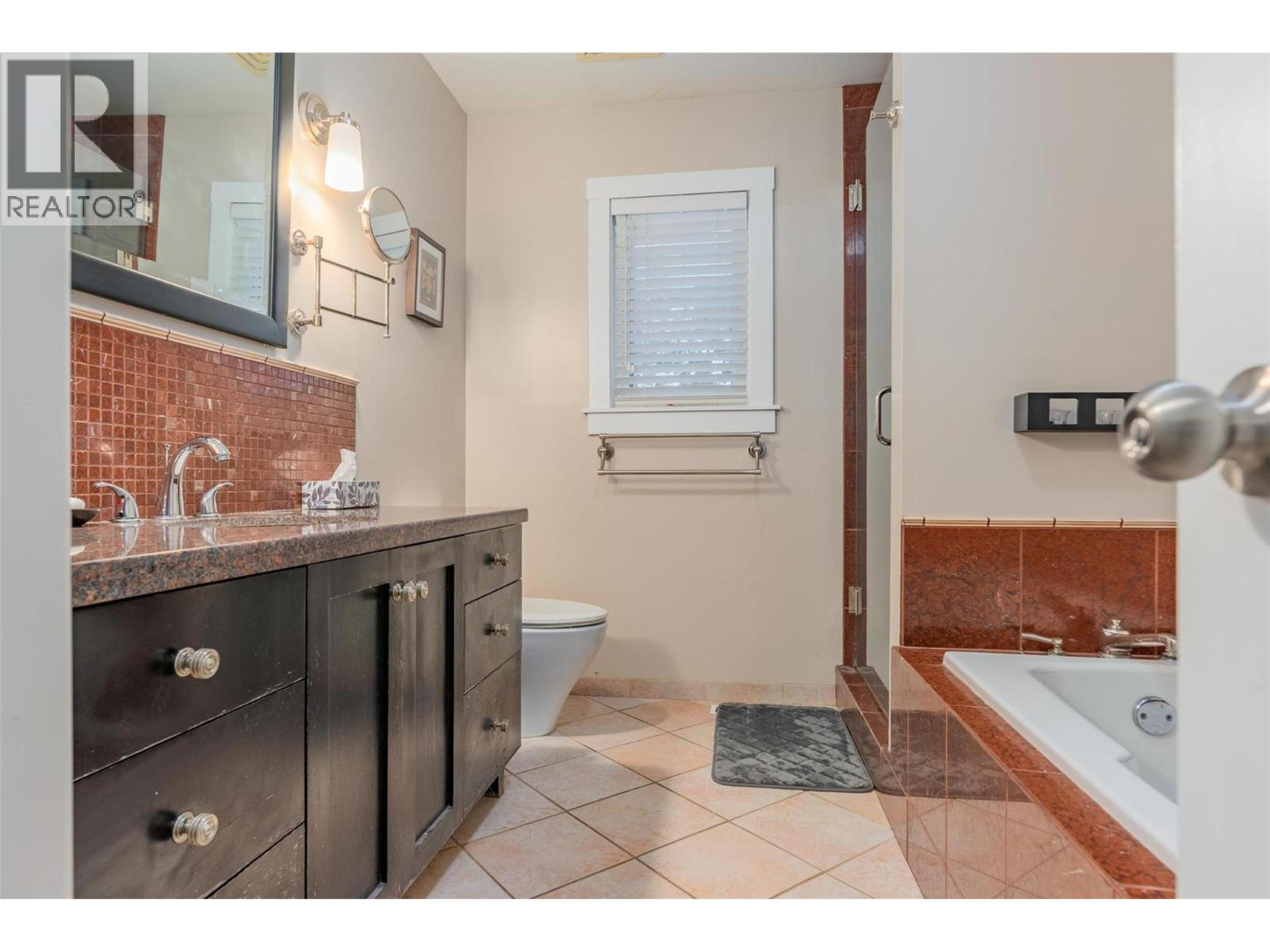 2520 COOK AVENUE - 29