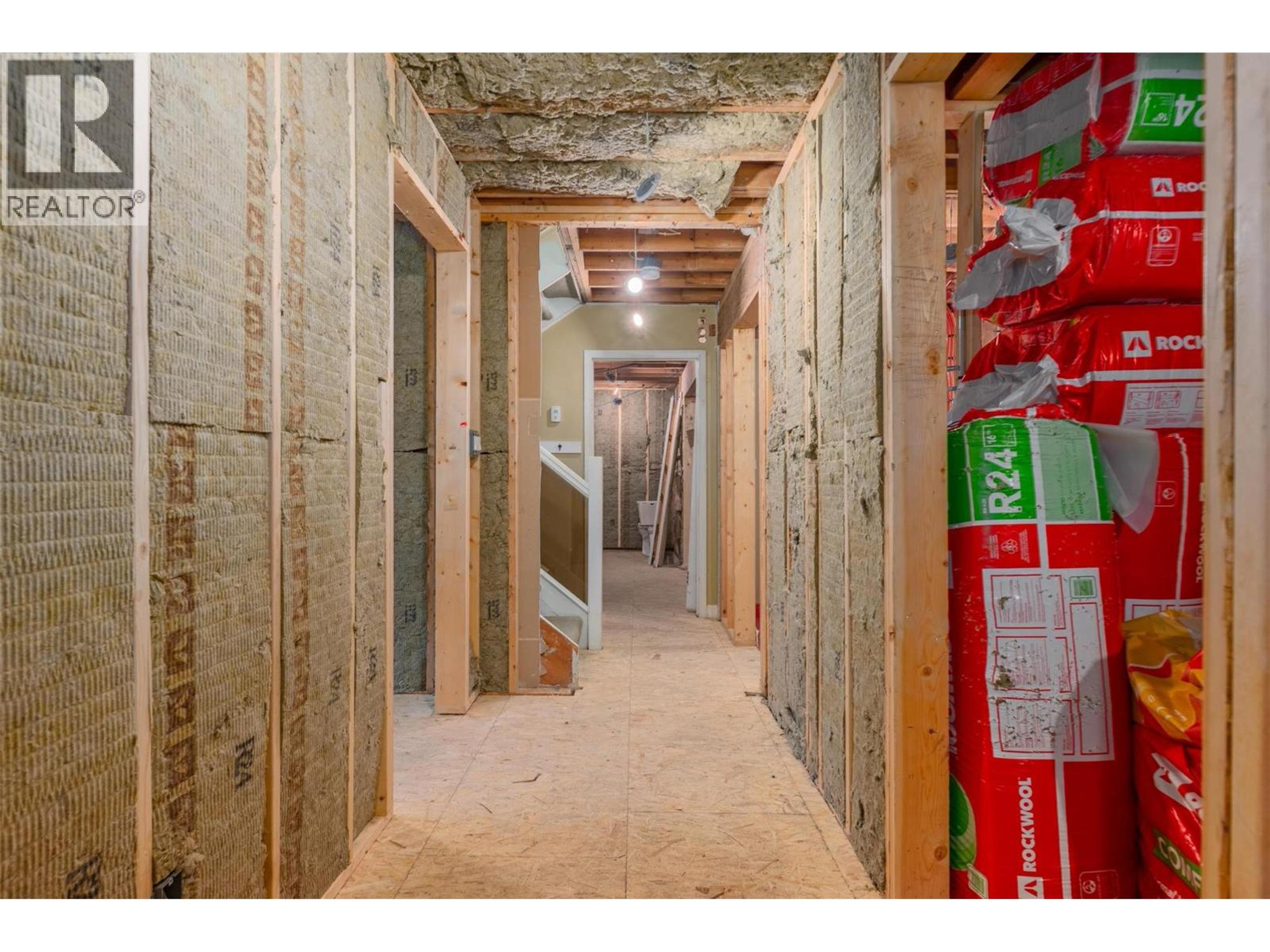 2520 COOK AVENUE - 35