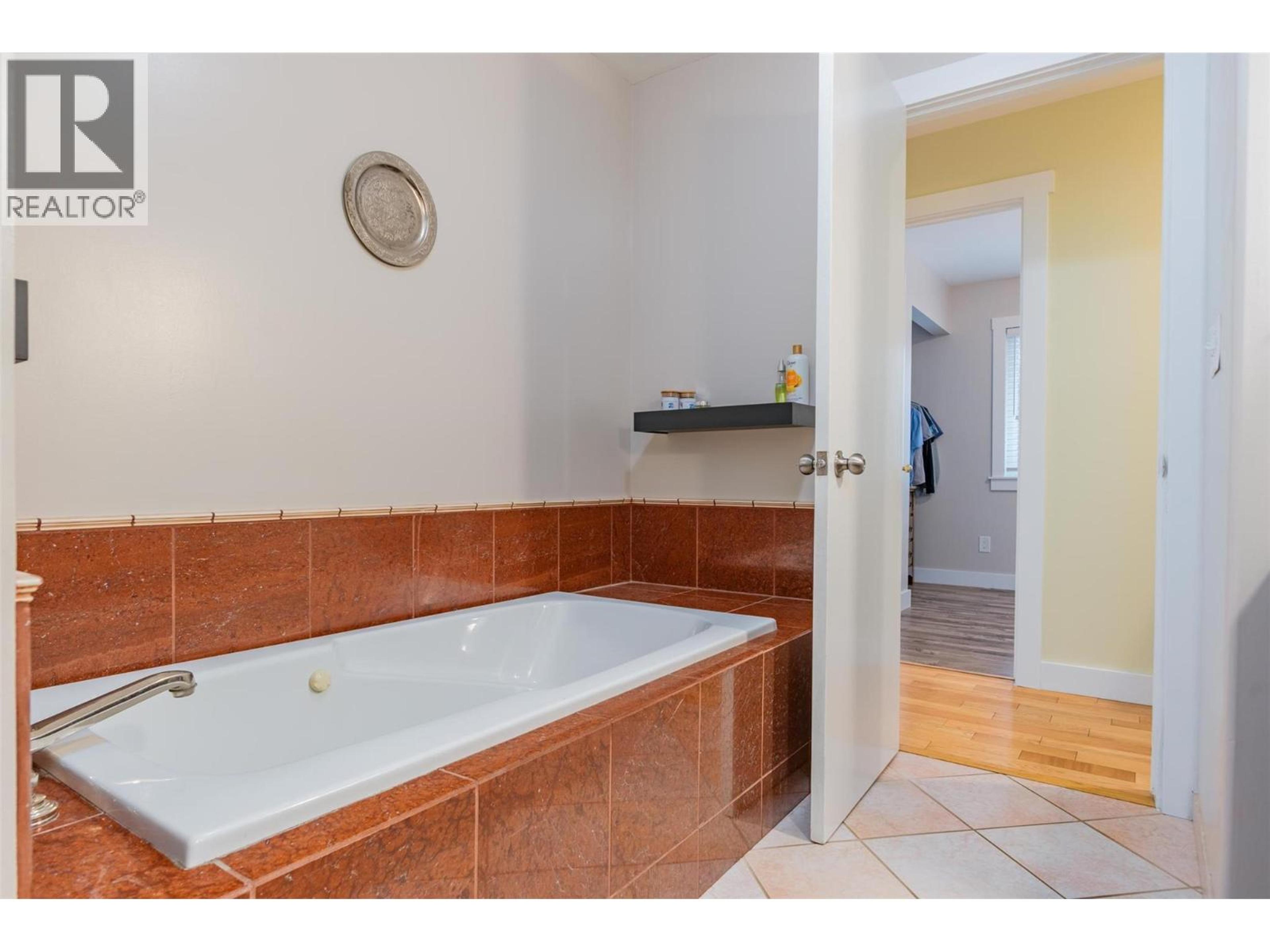 2520 COOK AVENUE - 30