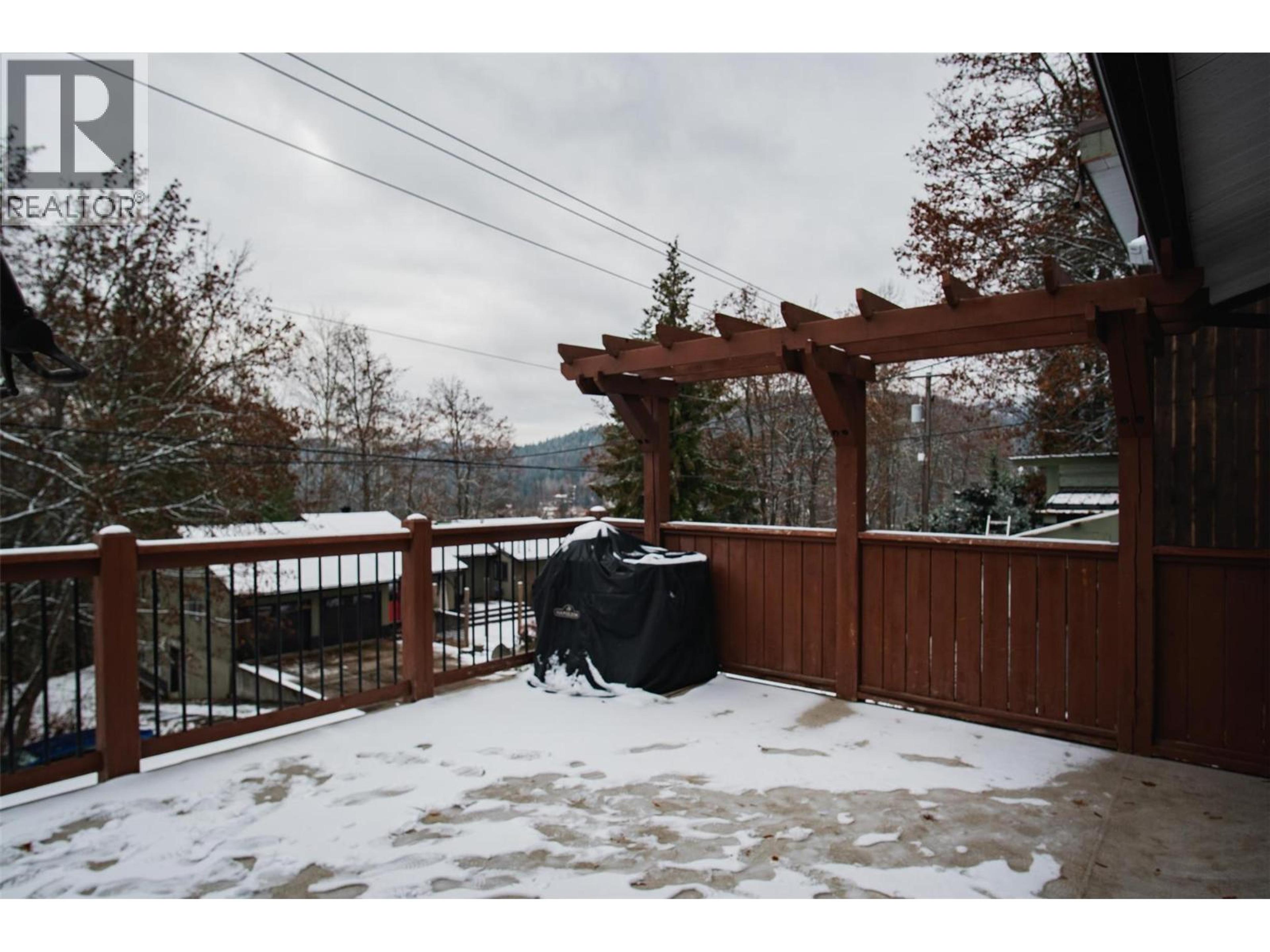 2520 COOK AVENUE - 8