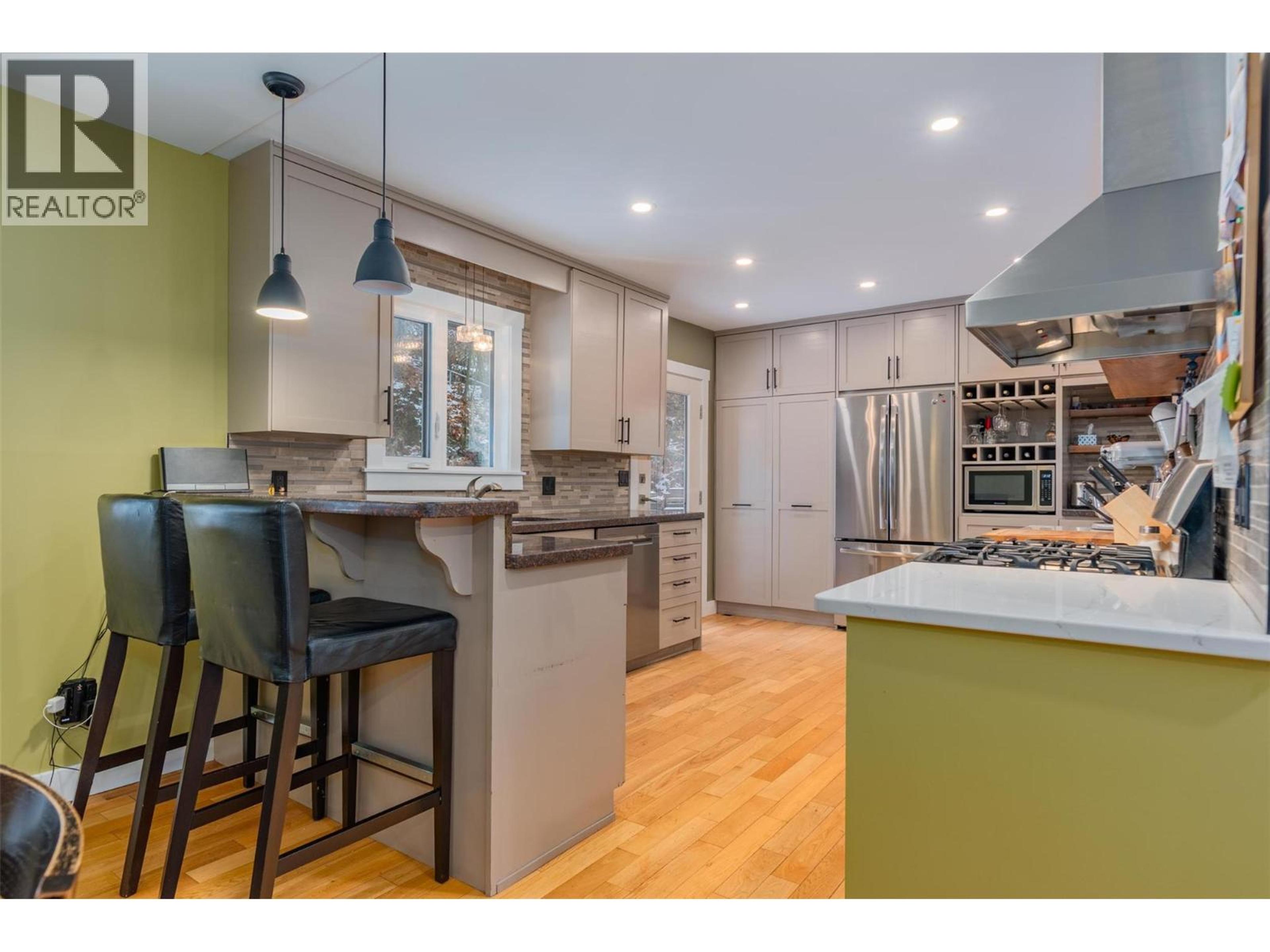 2520 COOK AVENUE - 12