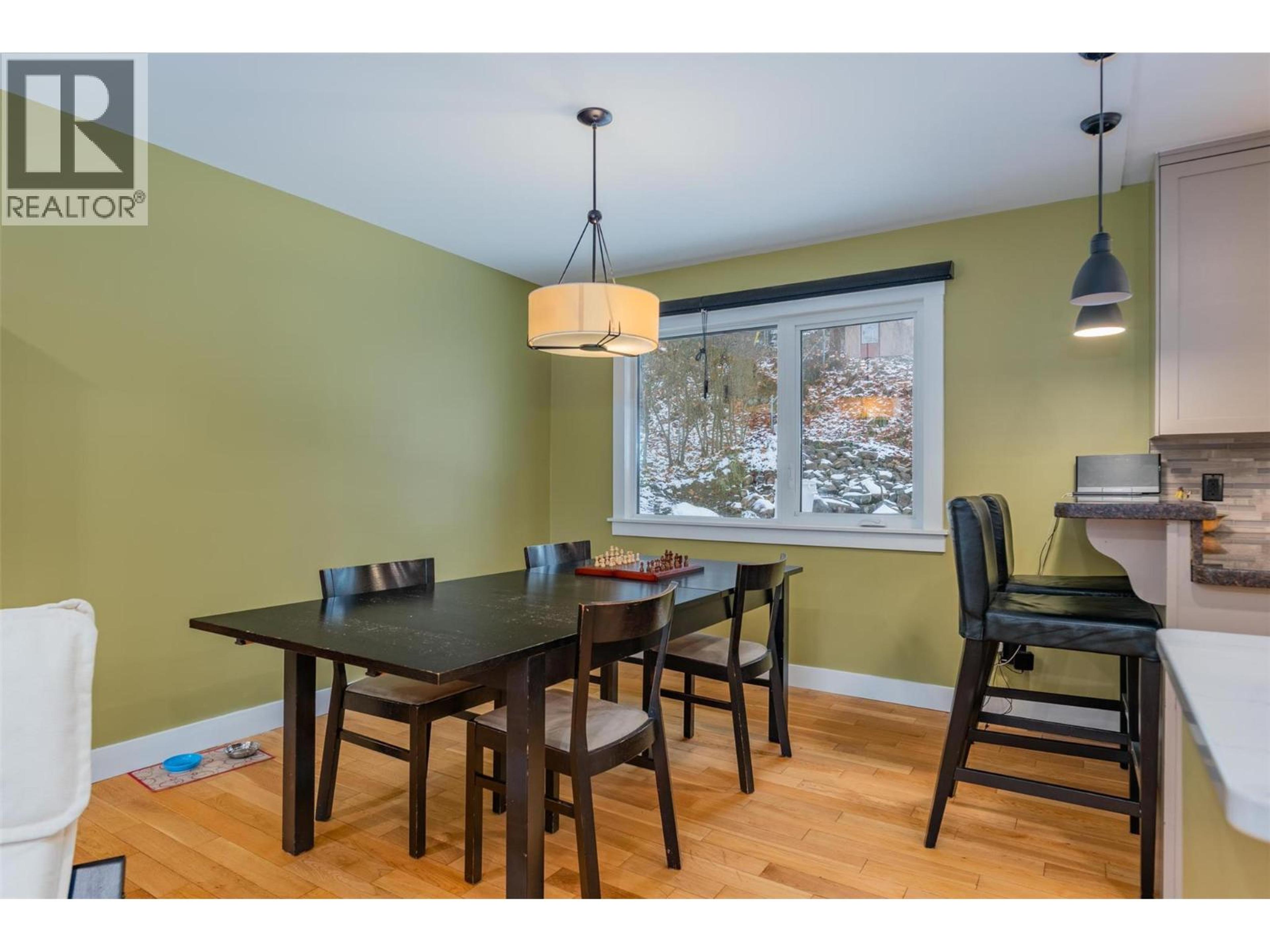 2520 COOK AVENUE - 11