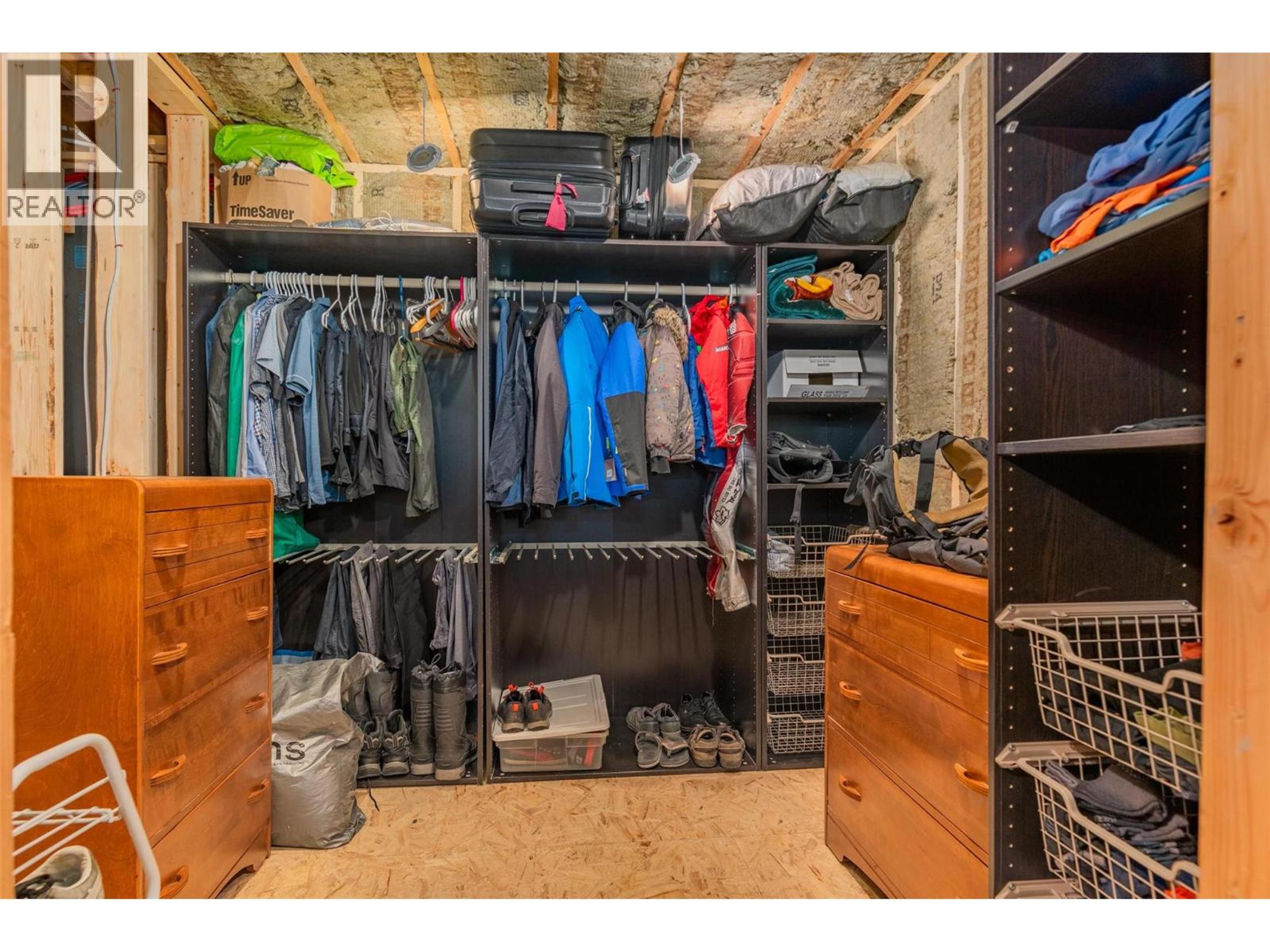 2520 COOK AVENUE - 34