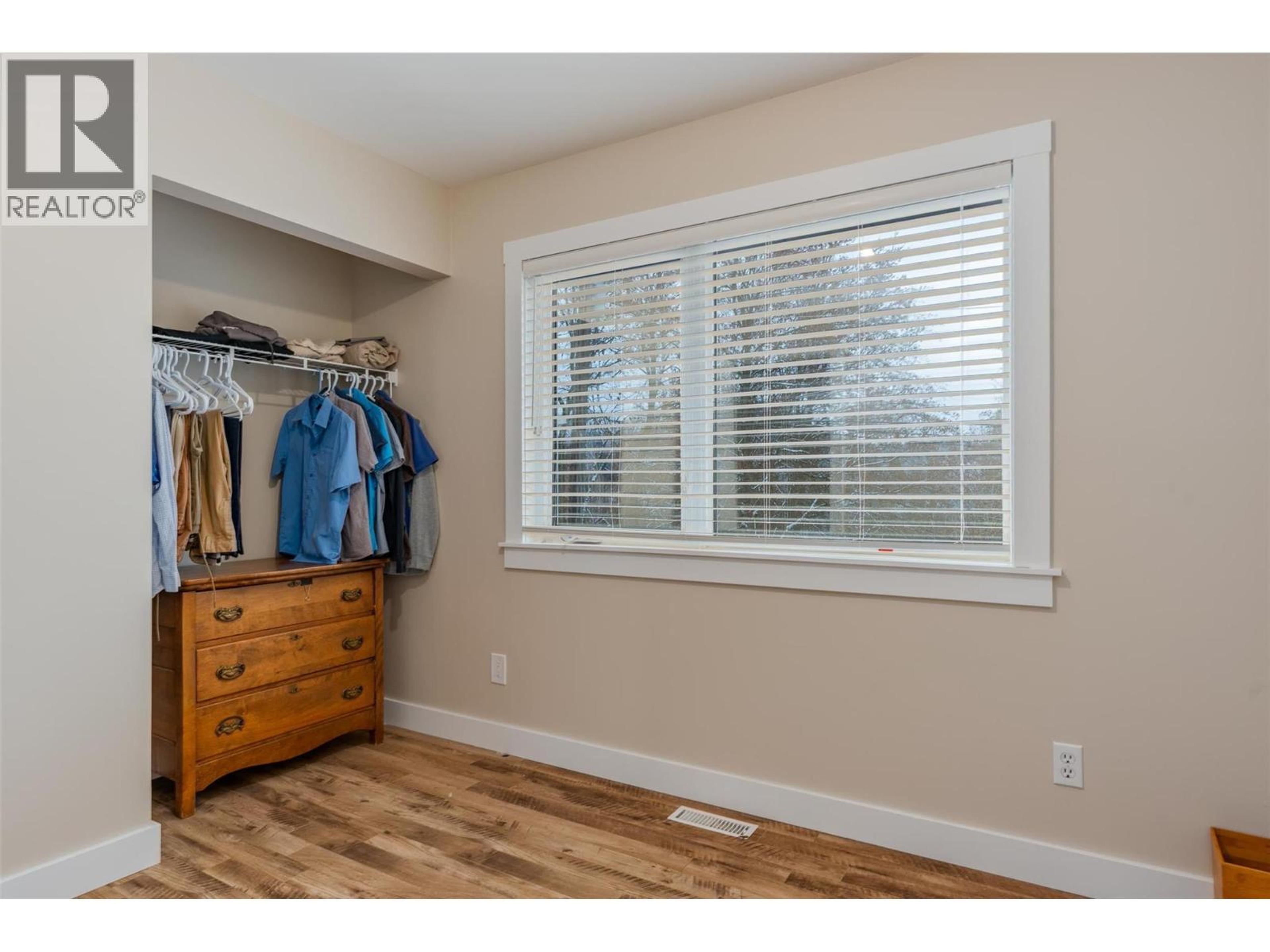 2520 COOK AVENUE - 28