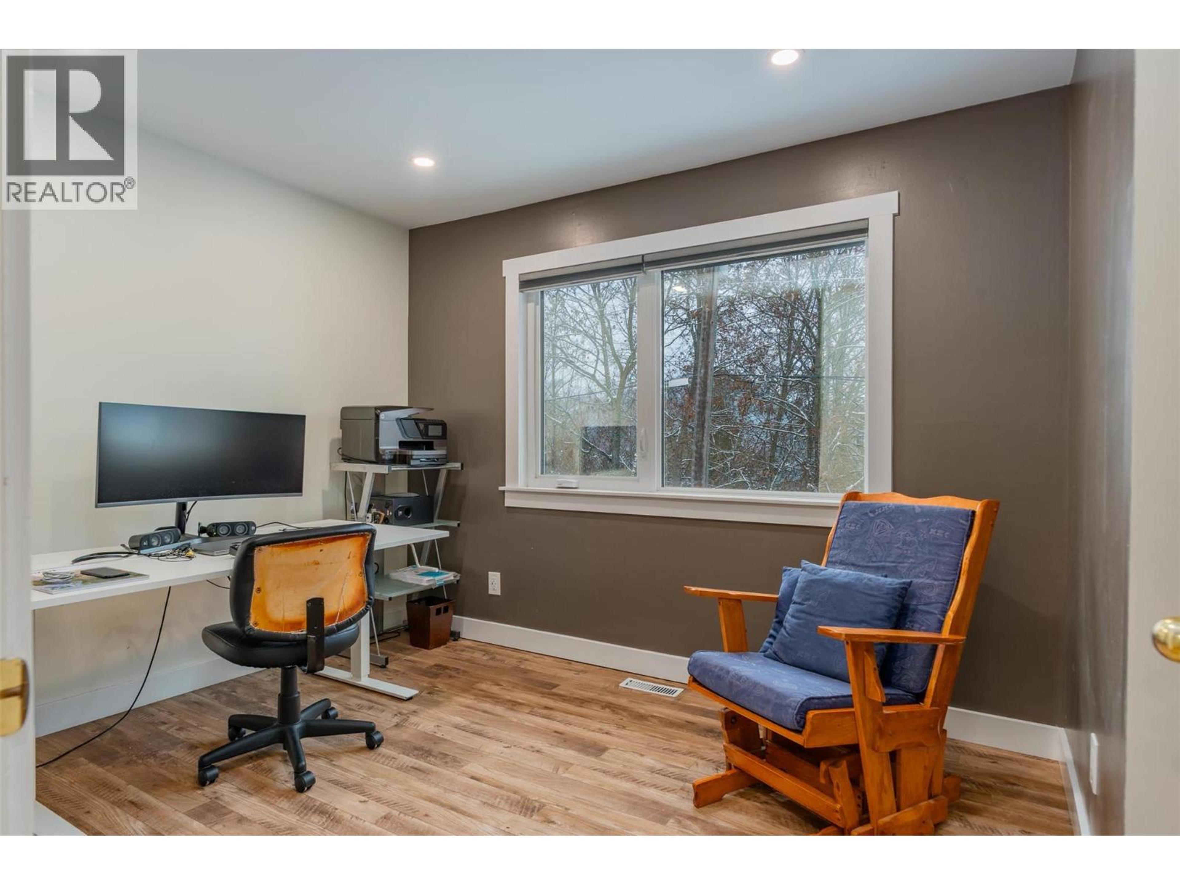 2520 COOK AVENUE - 25