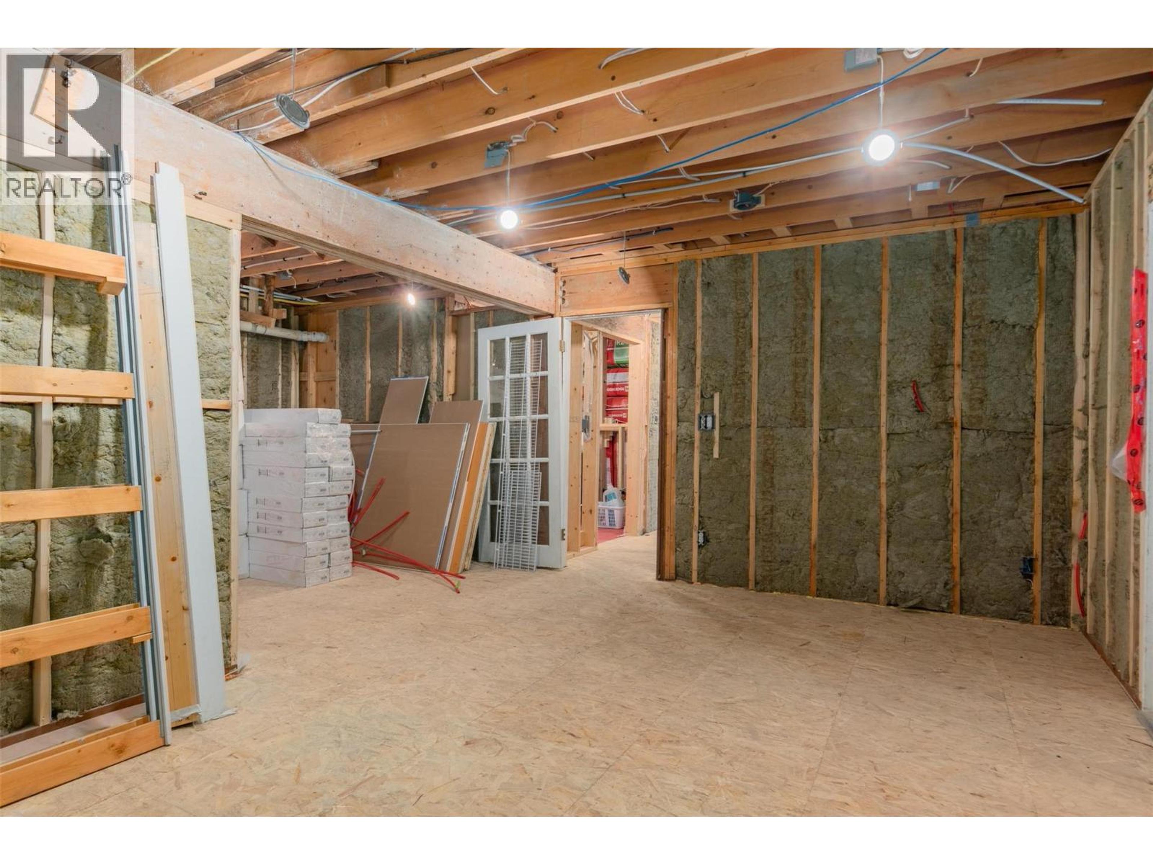 2520 COOK AVENUE - 40