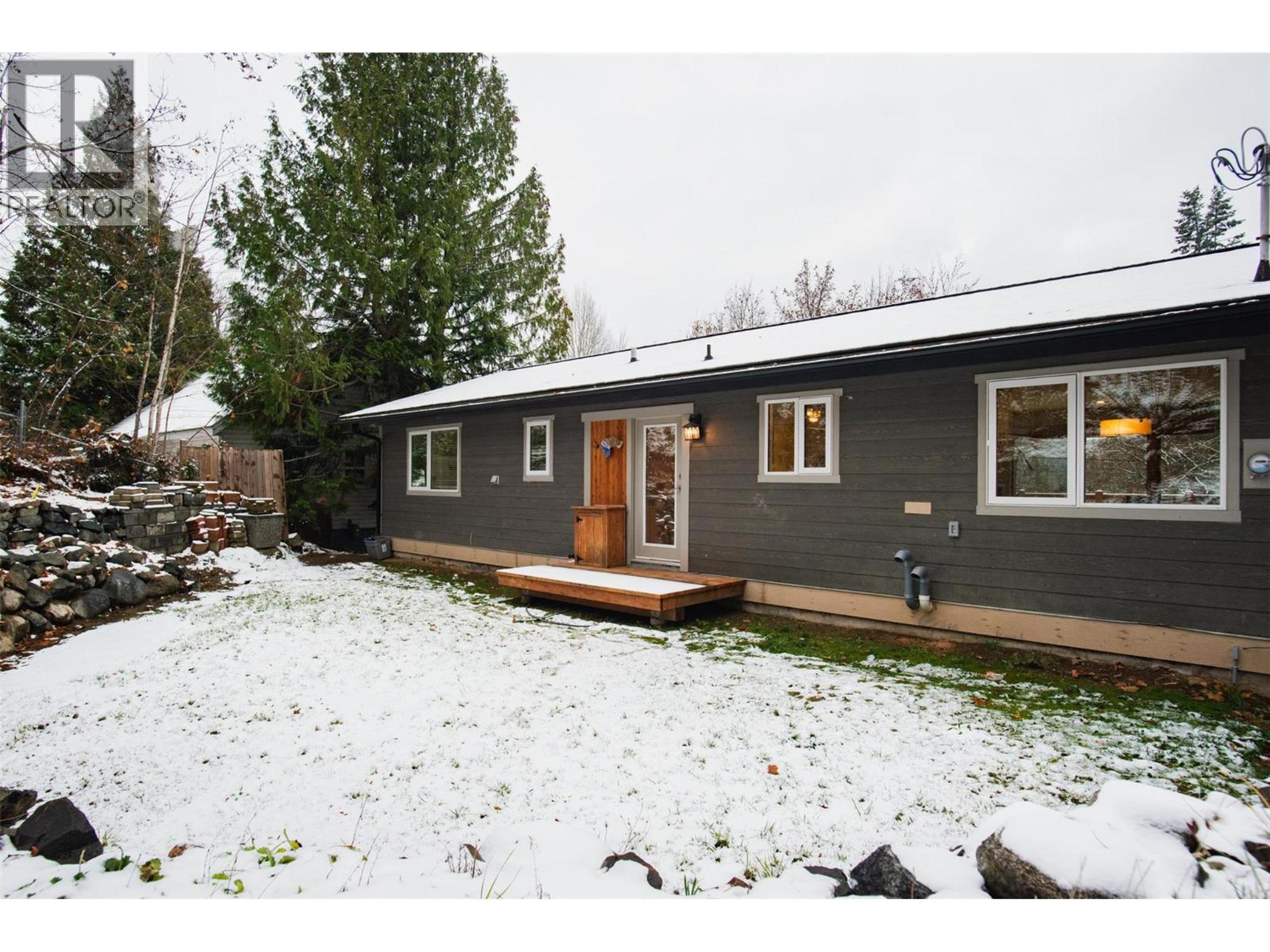 2520 COOK AVENUE - 18