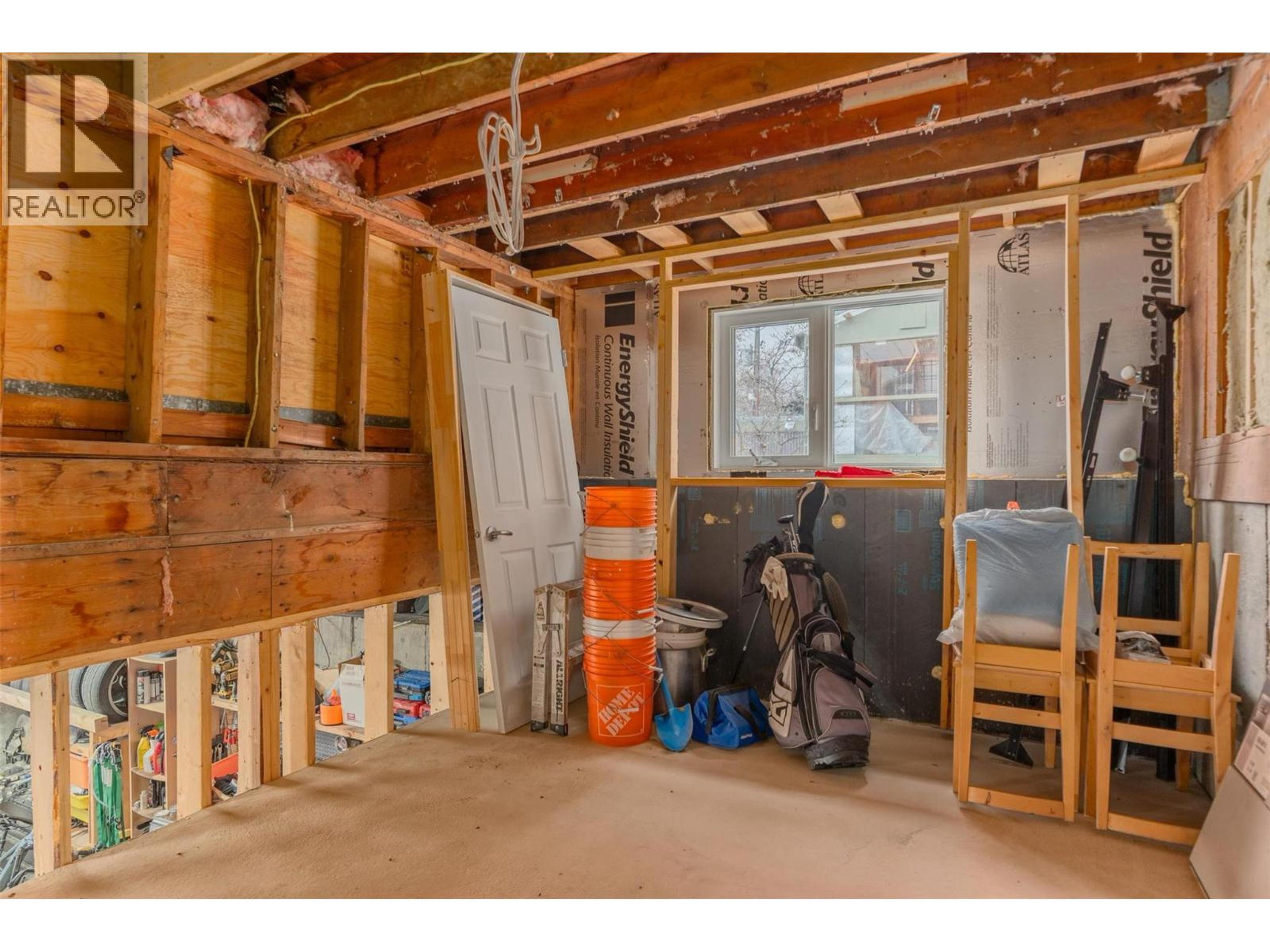 2520 COOK AVENUE - 42