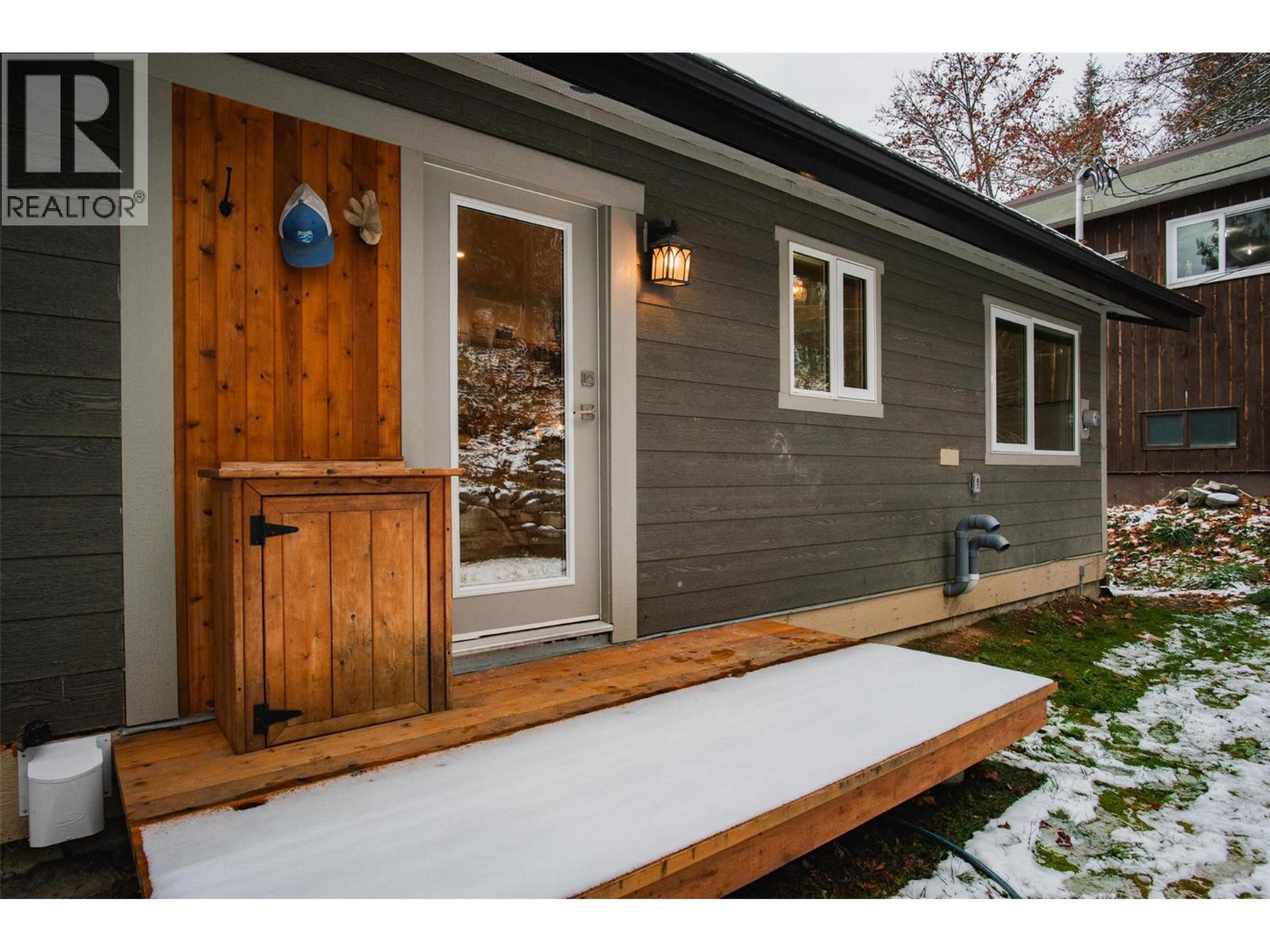 2520 COOK AVENUE - 20