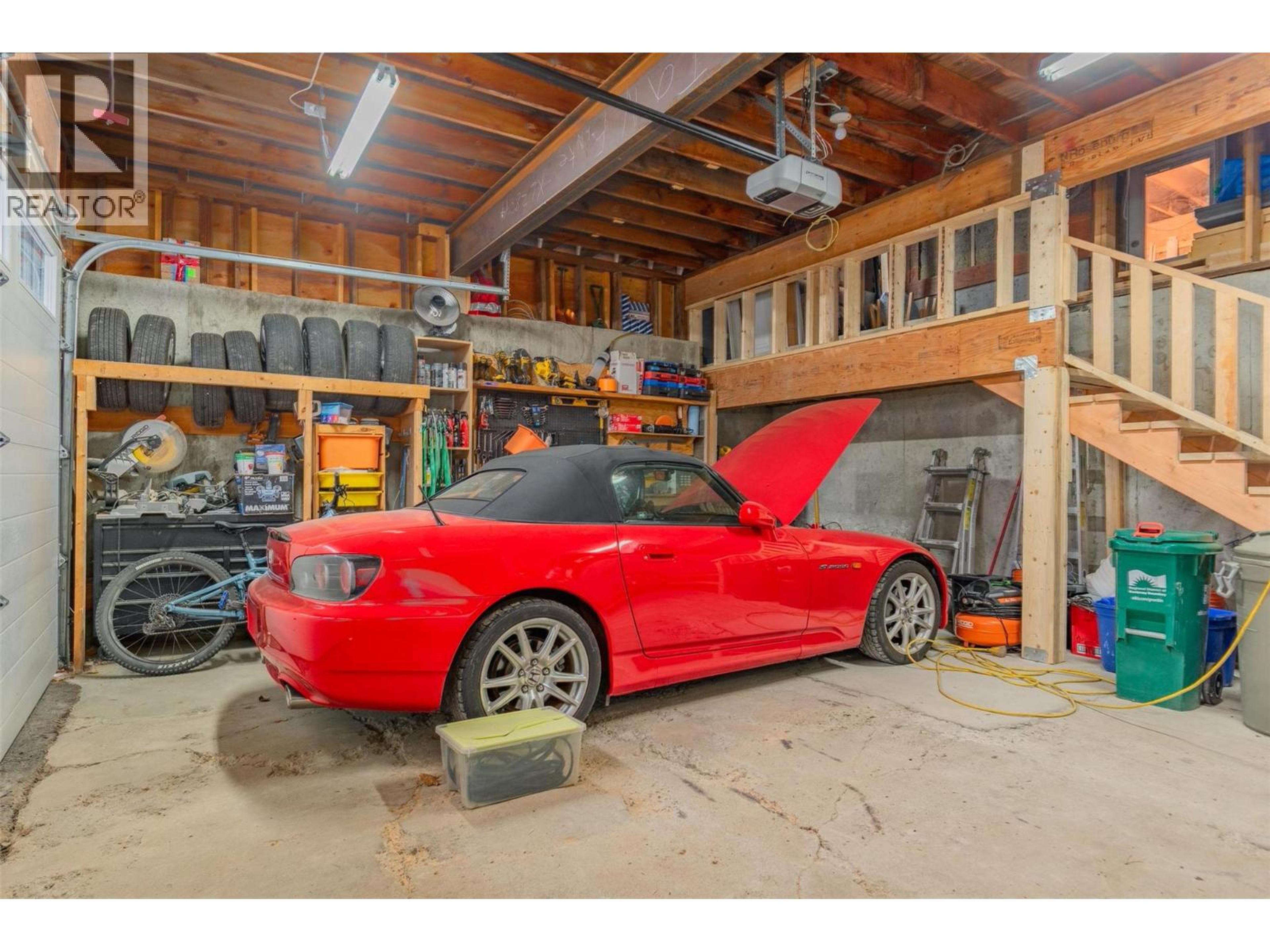 2520 COOK AVENUE - 44