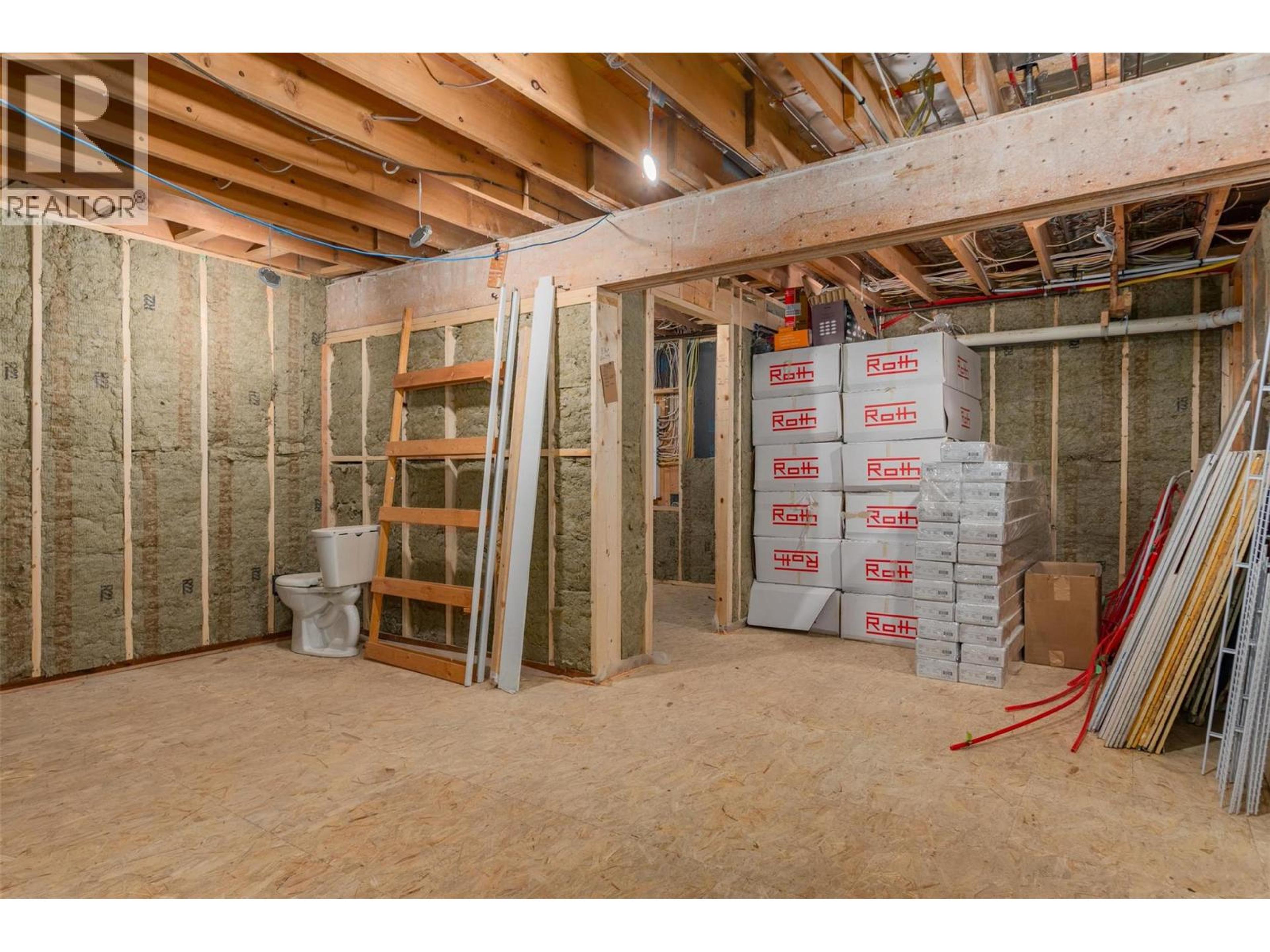 2520 COOK AVENUE - 39