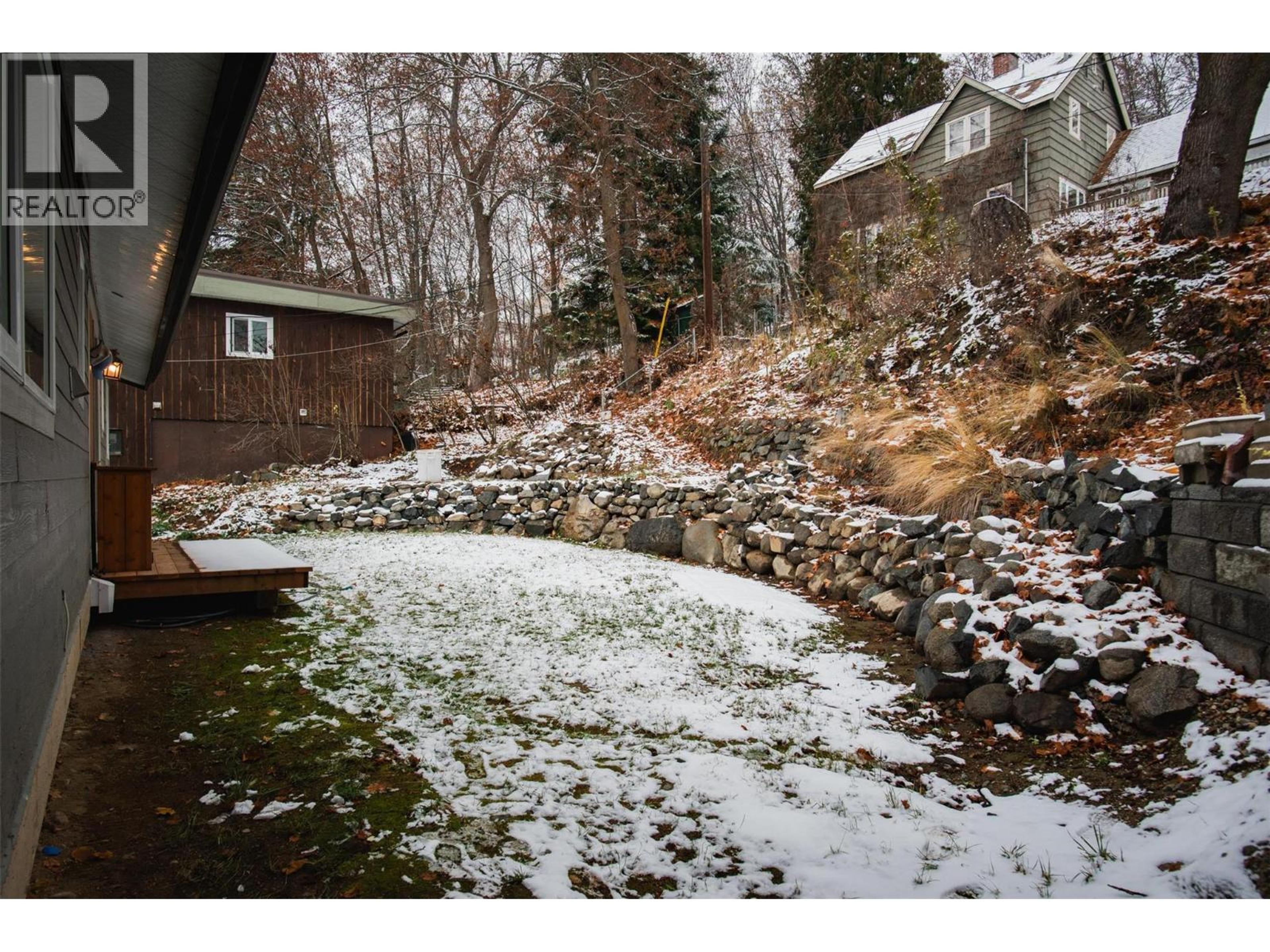 2520 COOK AVENUE - 52