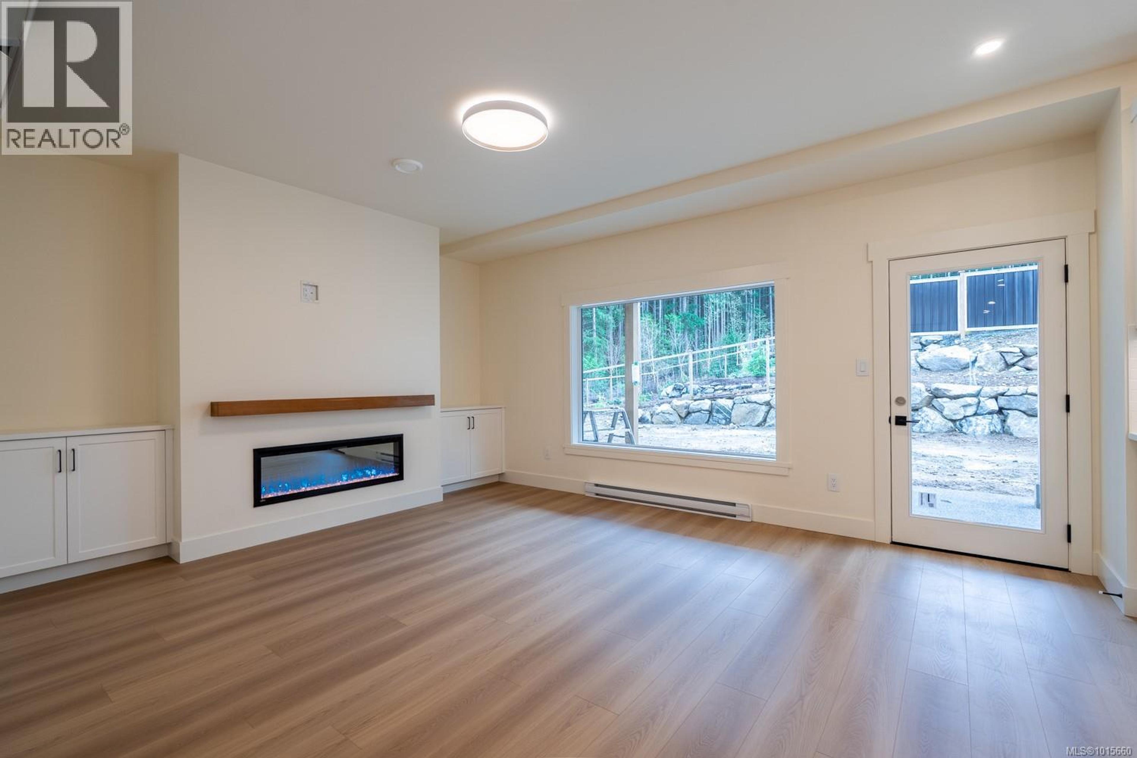 668 SANDERSON RD - 7