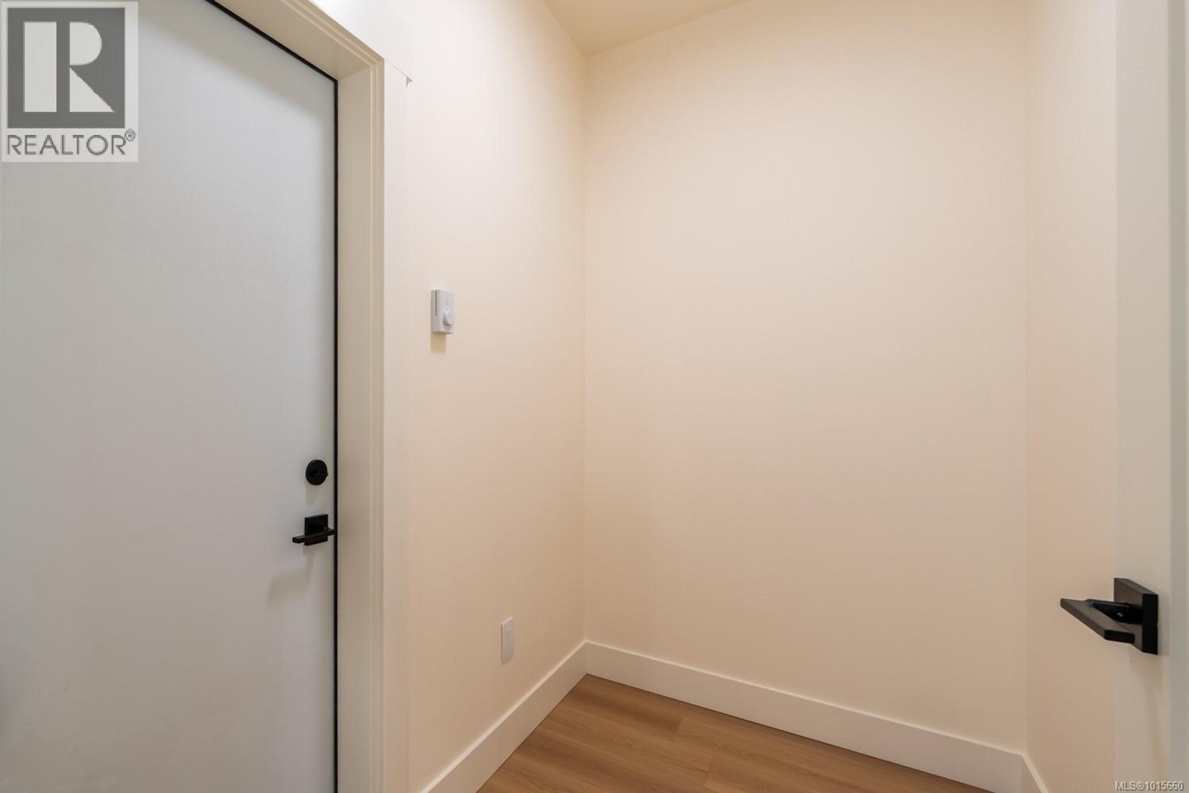 668 SANDERSON RD - 23