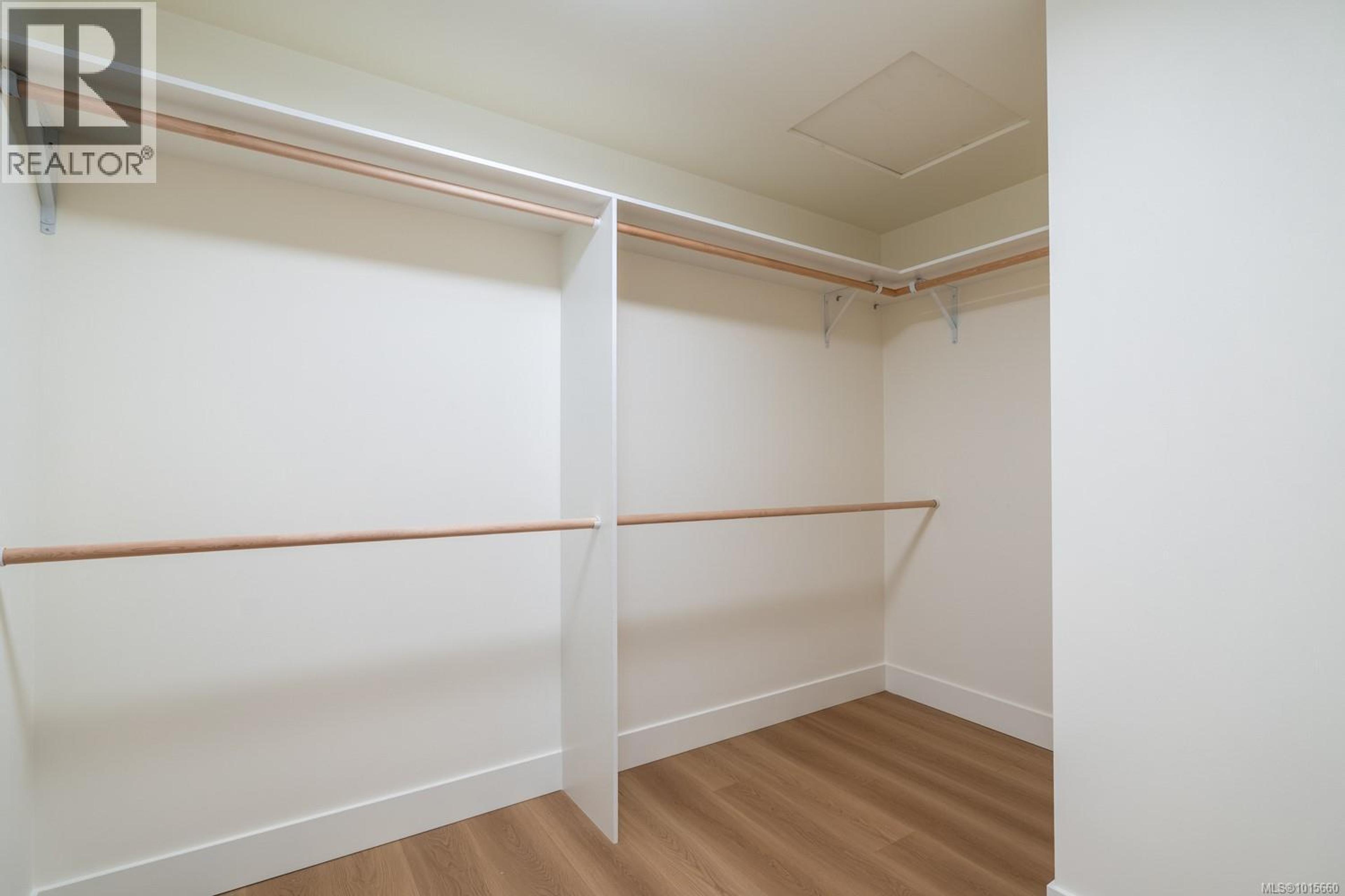 668 SANDERSON RD - 13