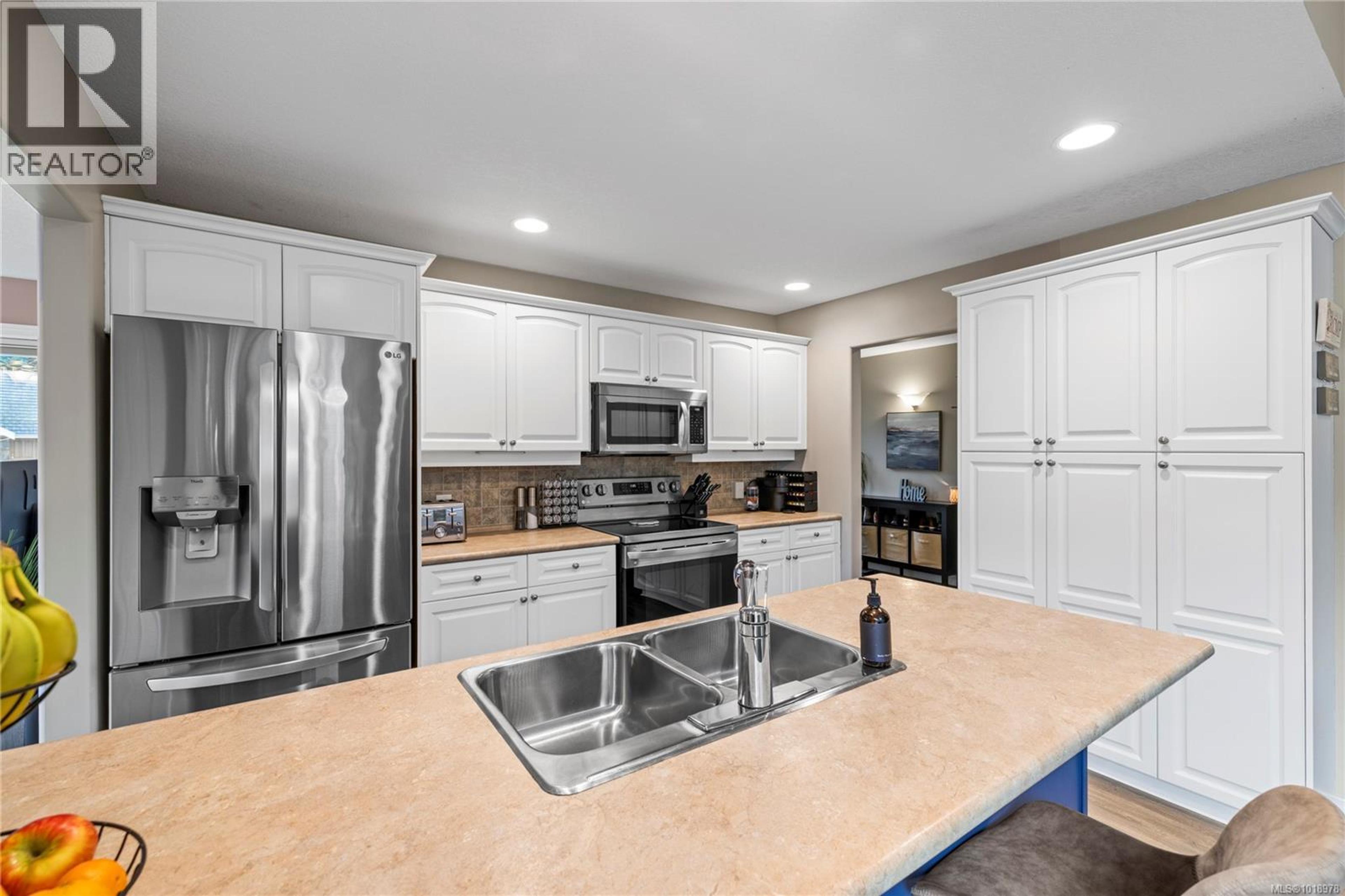 560 VIKING WAY - Image 3