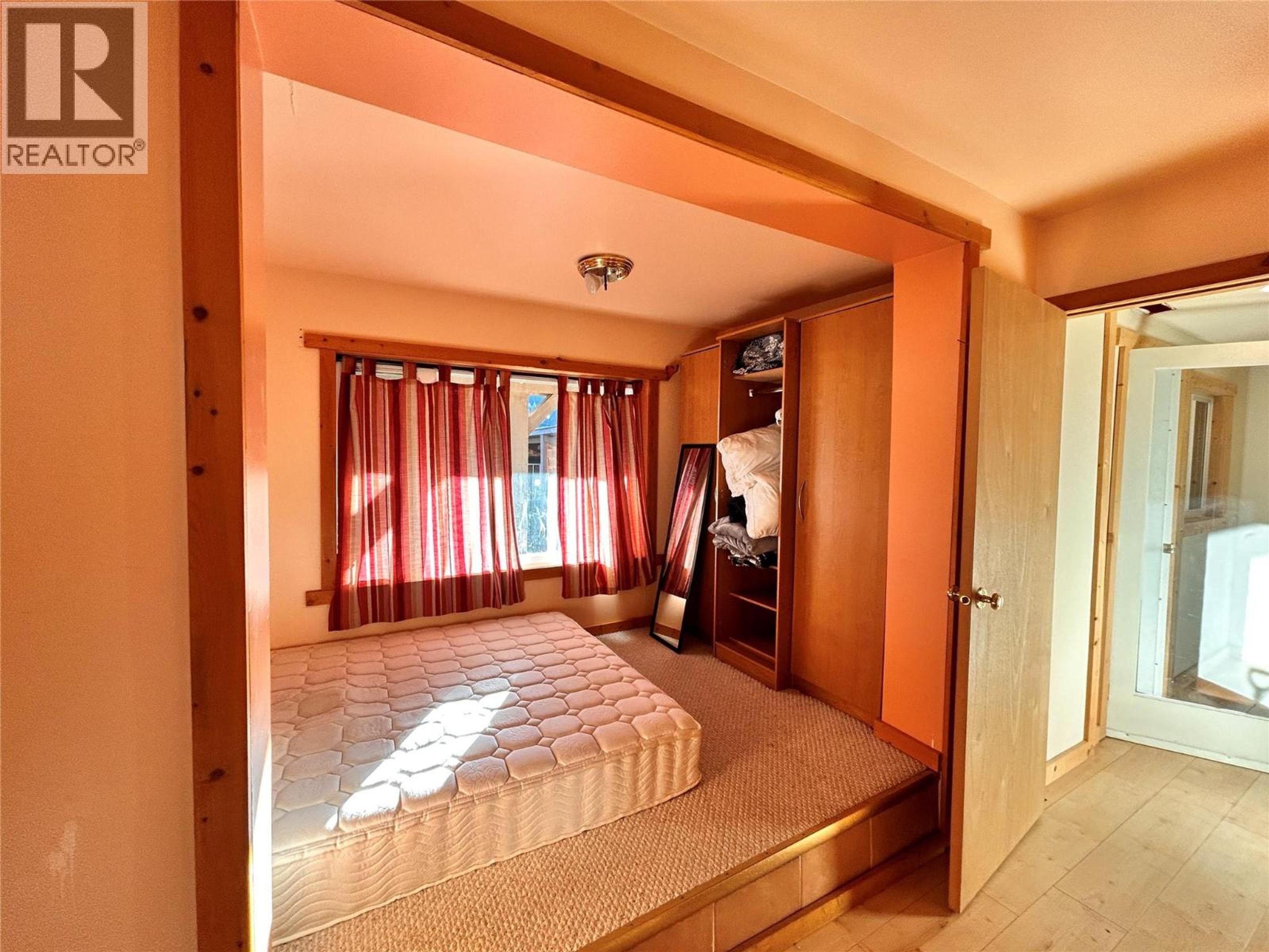 1684 LEROI AVENUE - 10