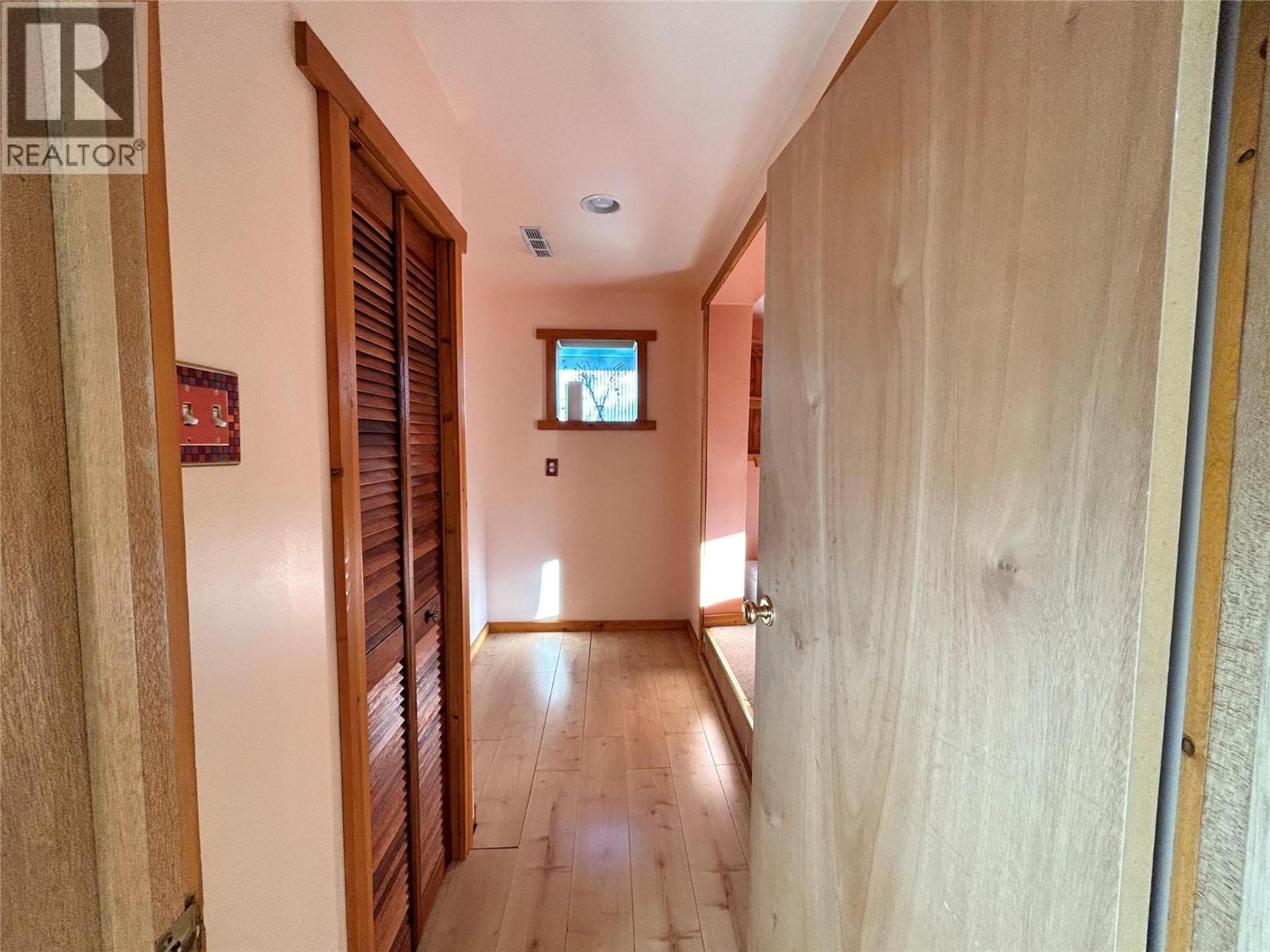 1684 LEROI AVENUE - 8